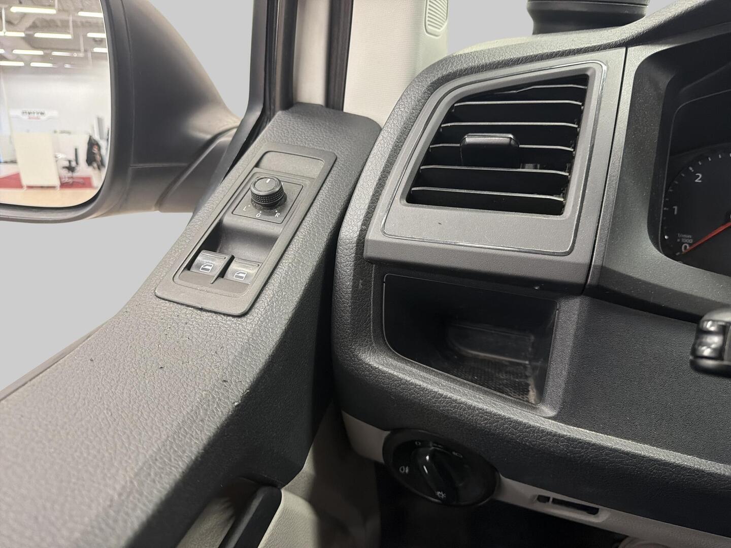 VOLKSWAGEN Transporter 2018