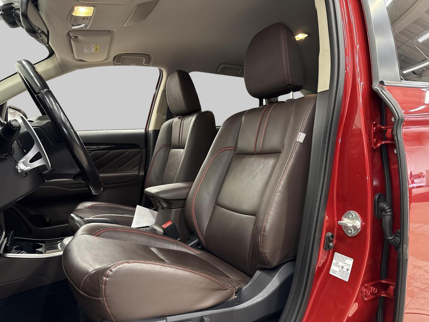 MITSUBISHI Outlander PHEV 2016