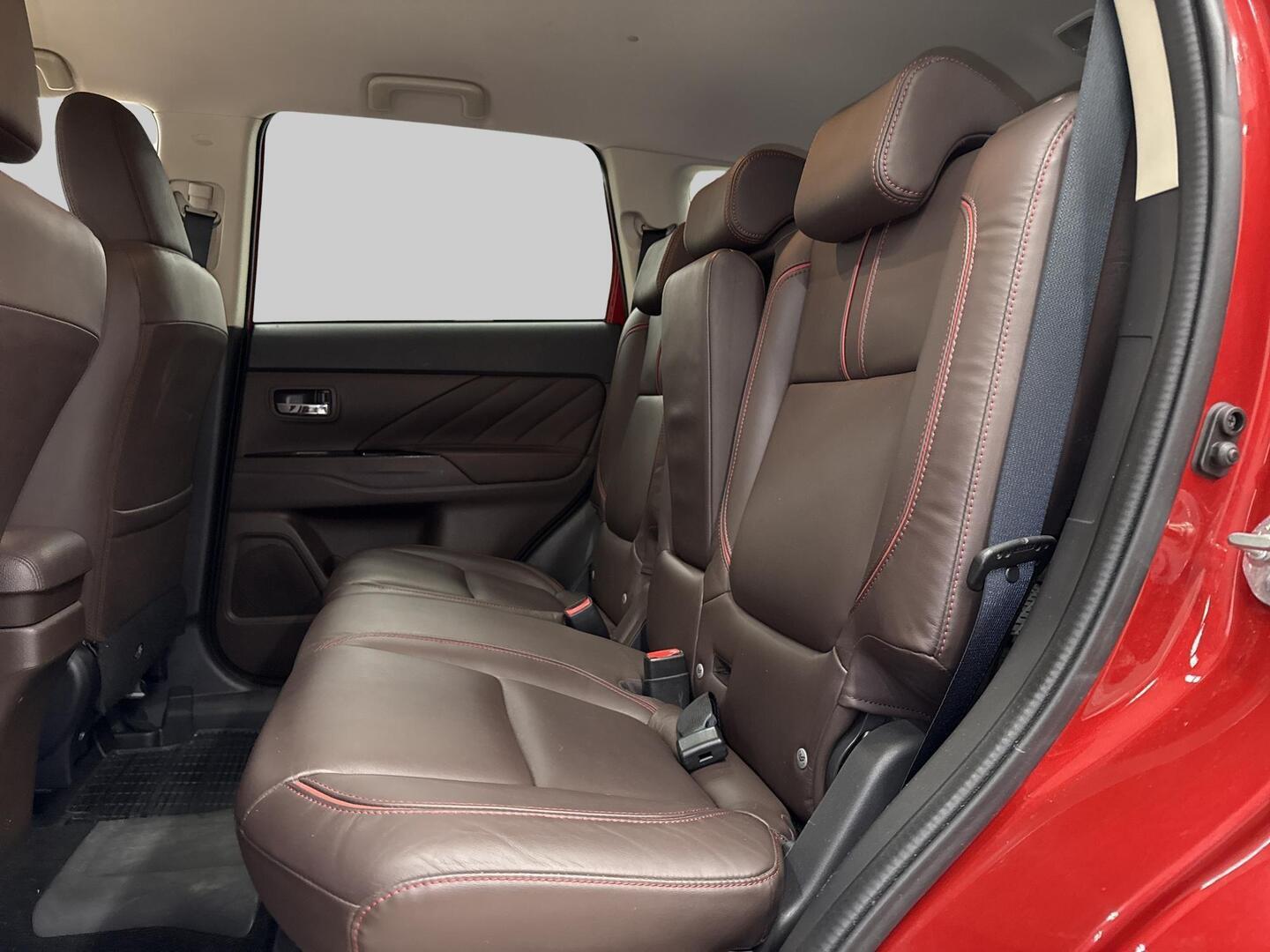 MITSUBISHI Outlander PHEV 2016