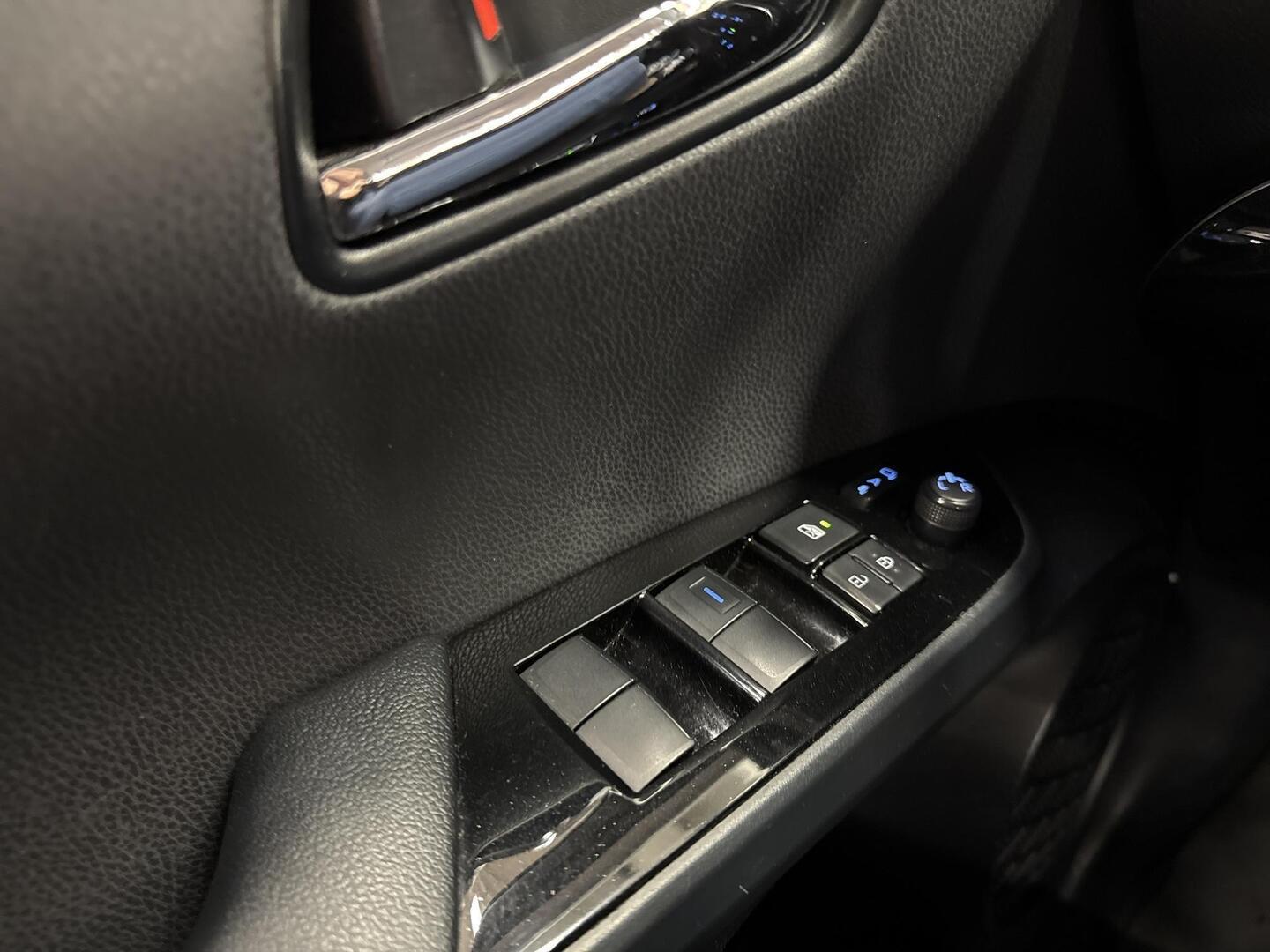 TOYOTA Prius Plug-in 2022