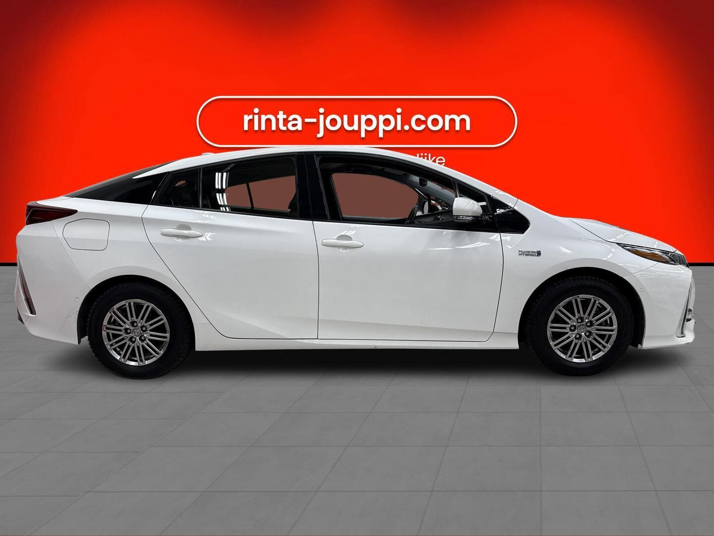 TOYOTA Prius Plug-in 2022