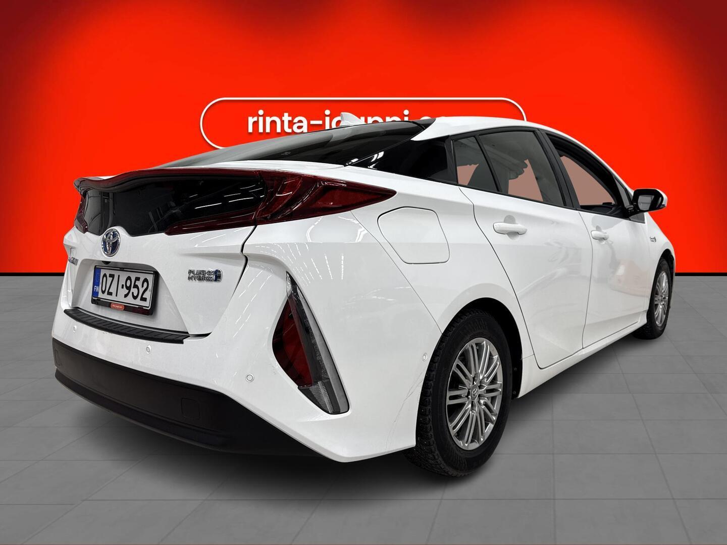 TOYOTA Prius Plug-in 2022