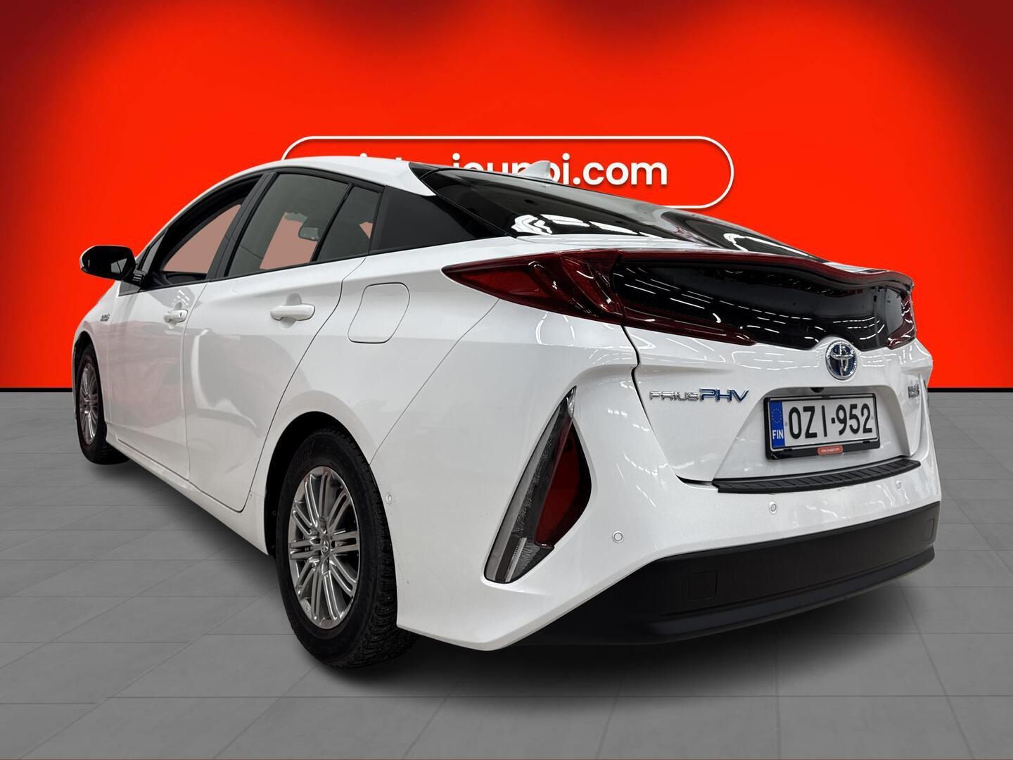 TOYOTA Prius Plug-in 2022