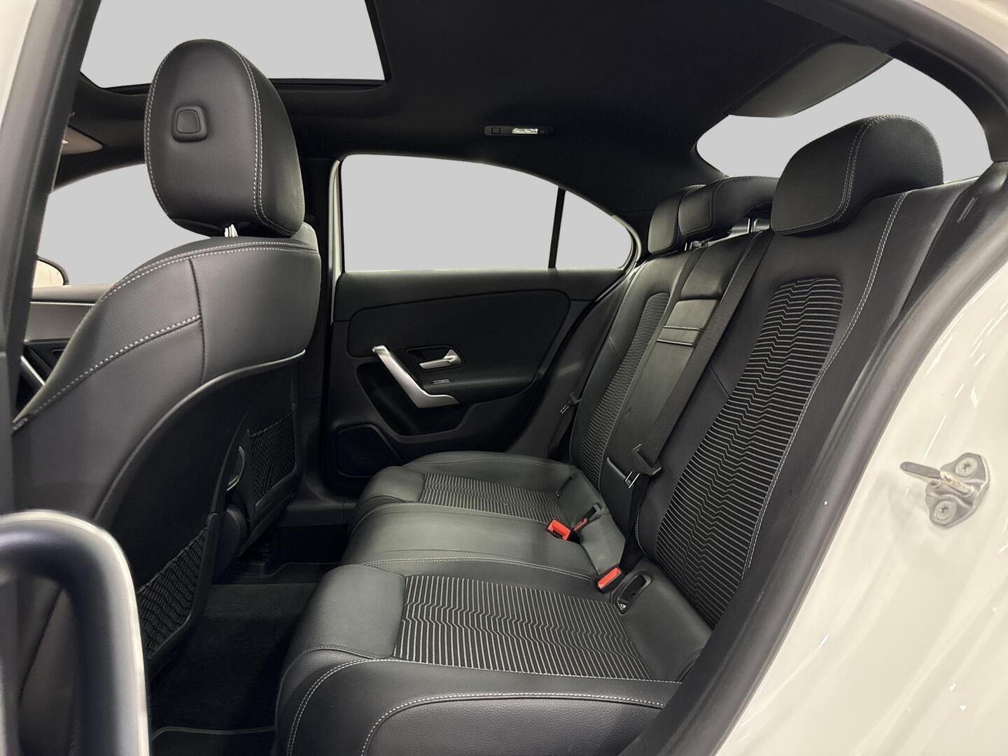 MERCEDES-BENZ A 2023