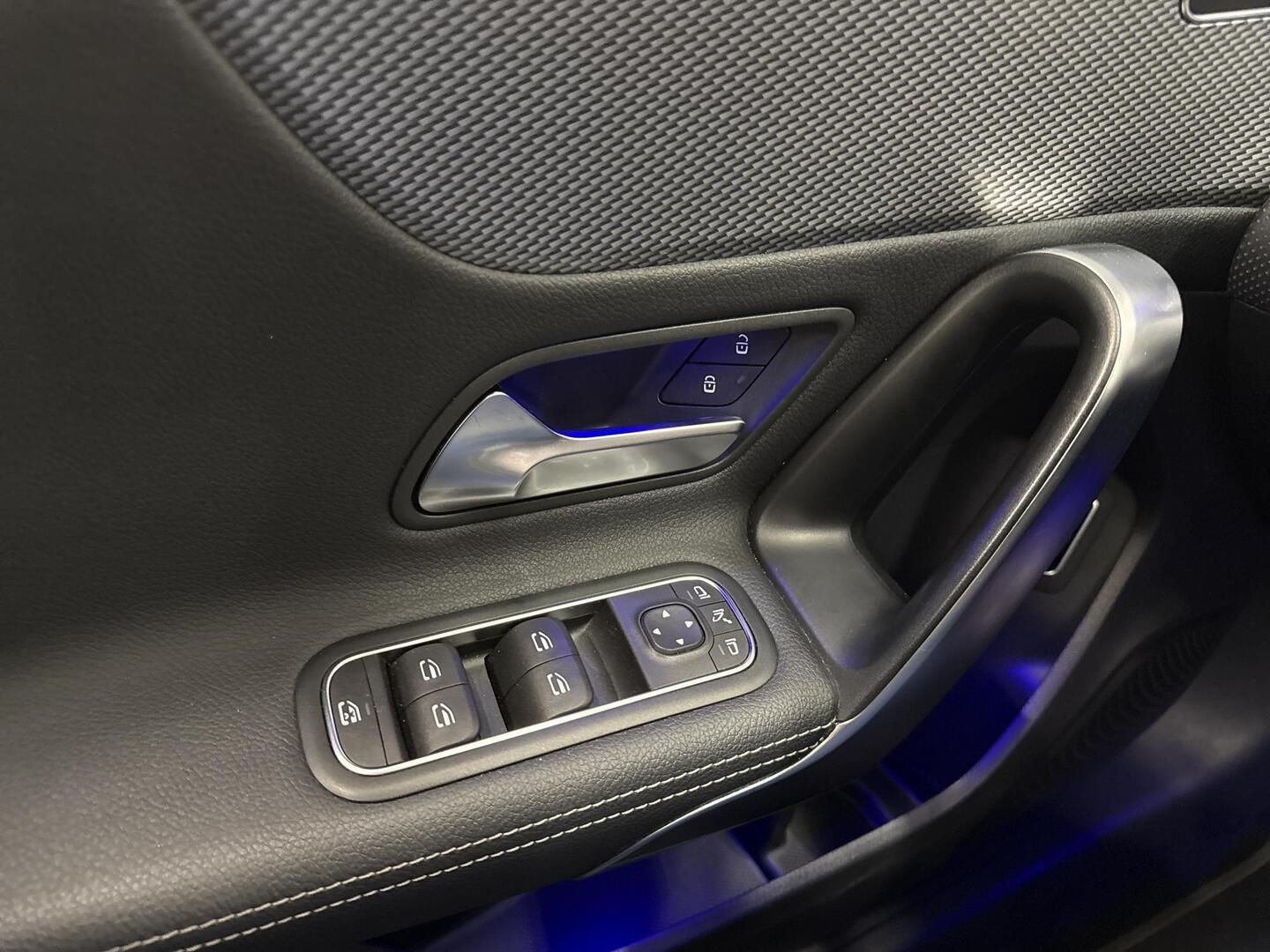 MERCEDES-BENZ A 2023