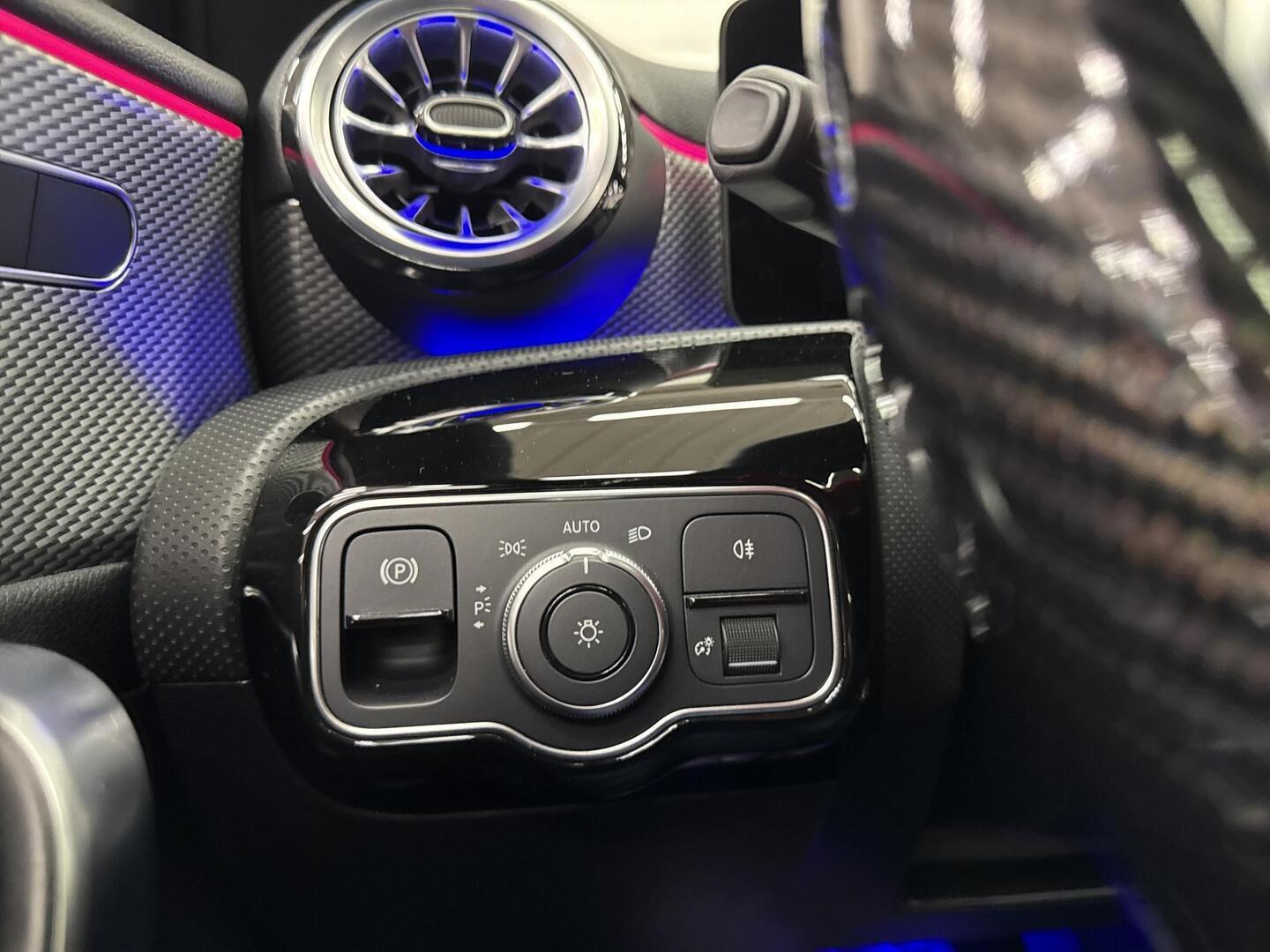 MERCEDES-BENZ A 2023
