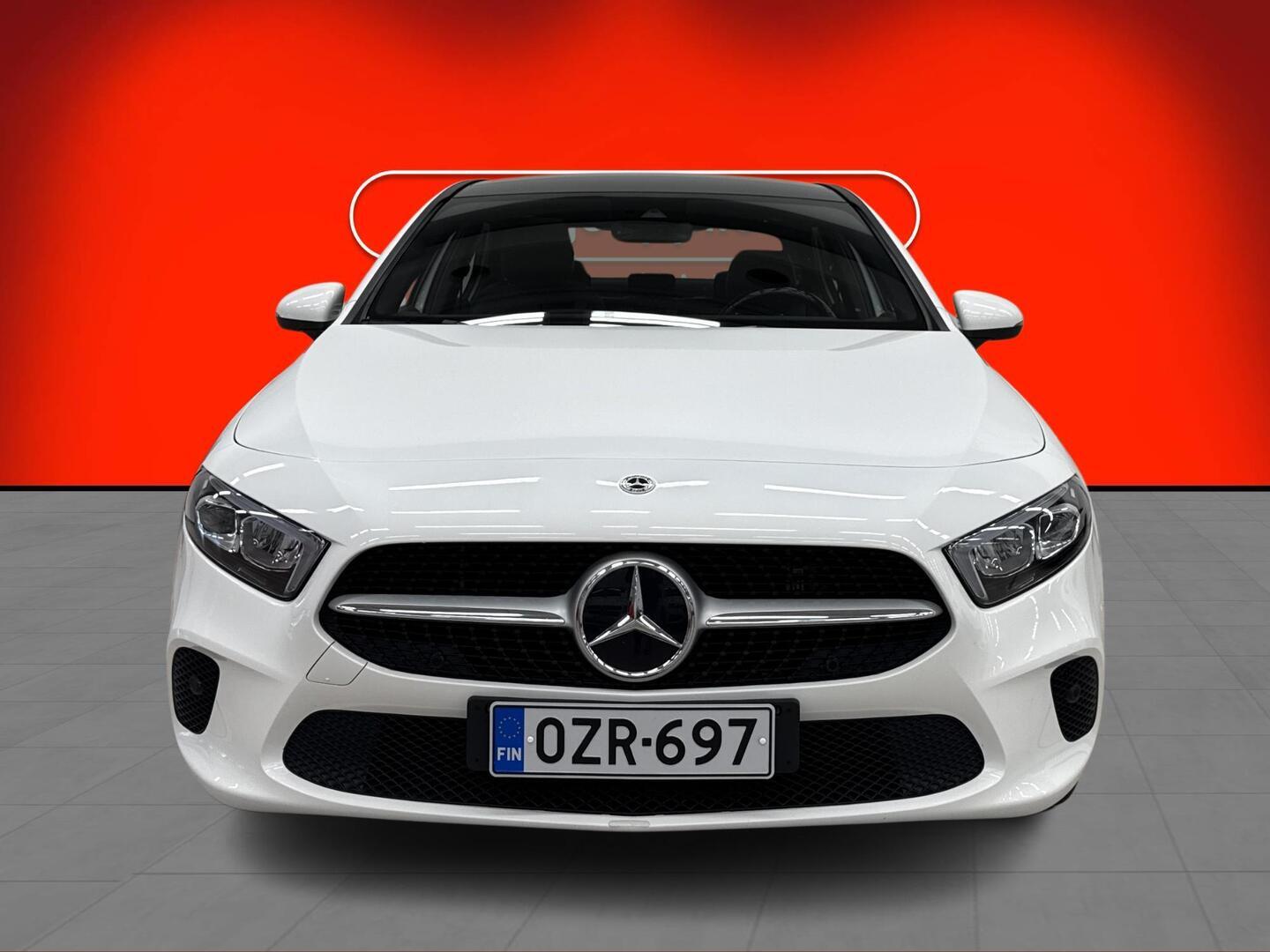 MERCEDES-BENZ A 2023