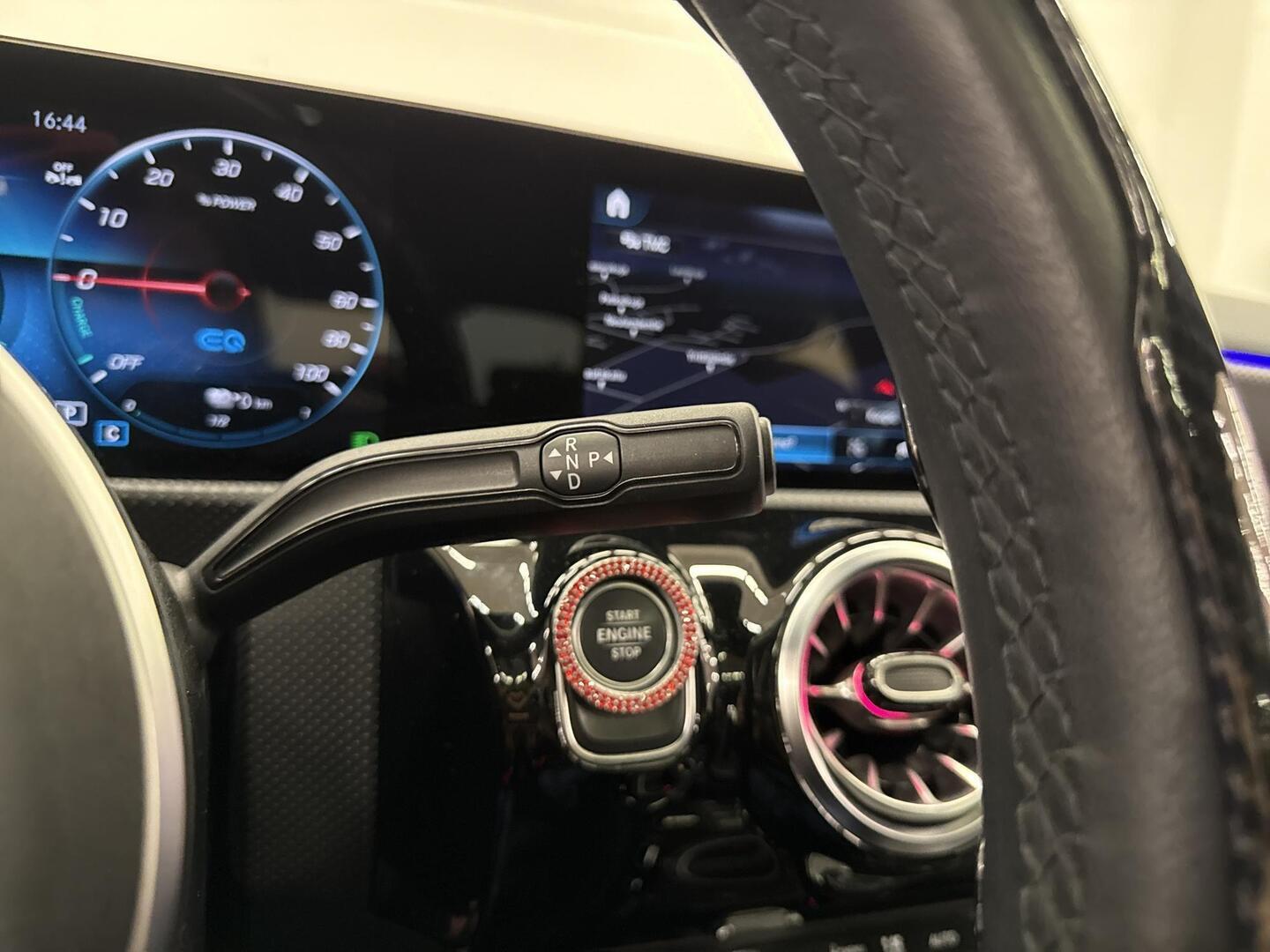 MERCEDES-BENZ A 2023