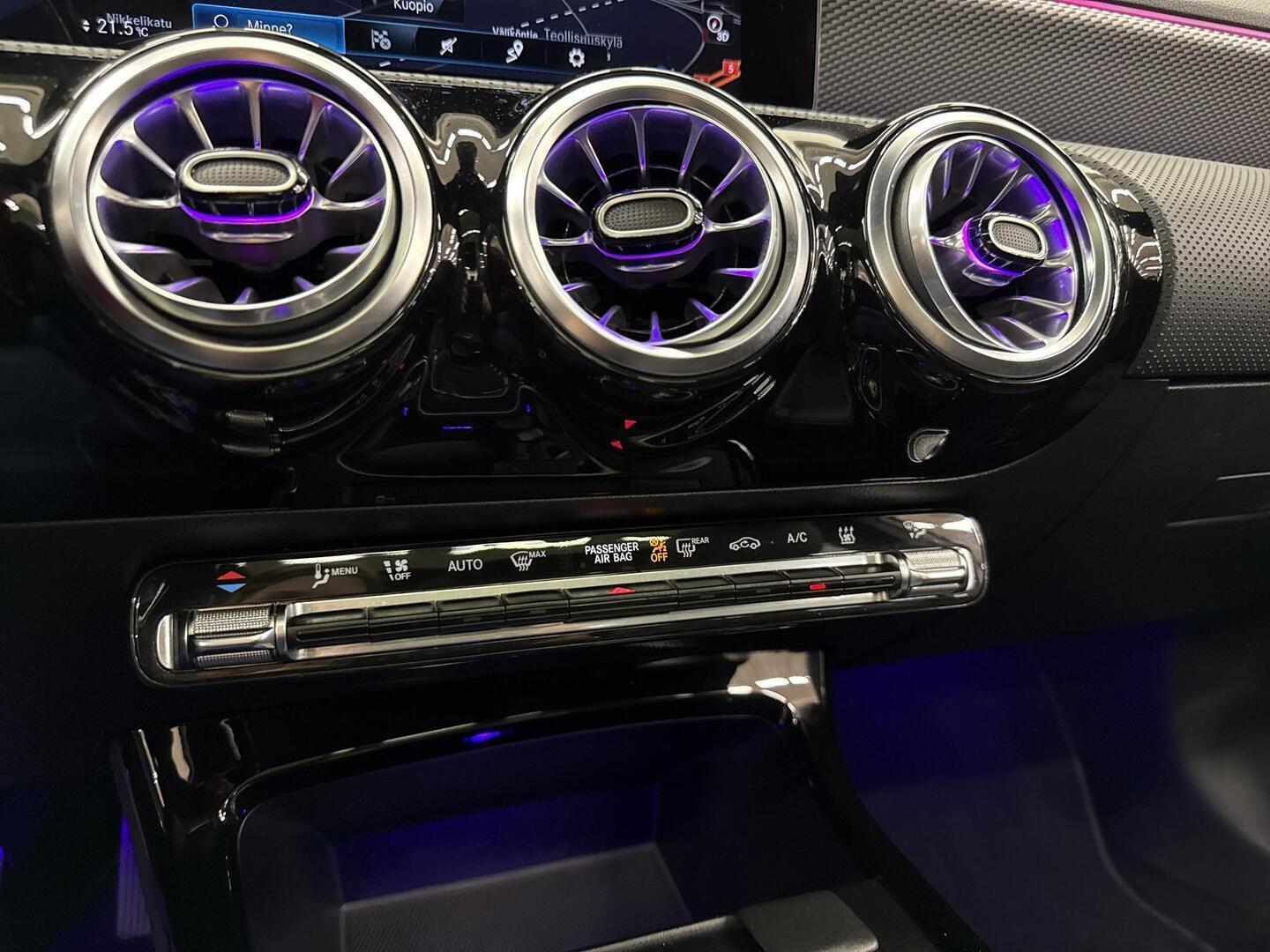 MERCEDES-BENZ A 2023
