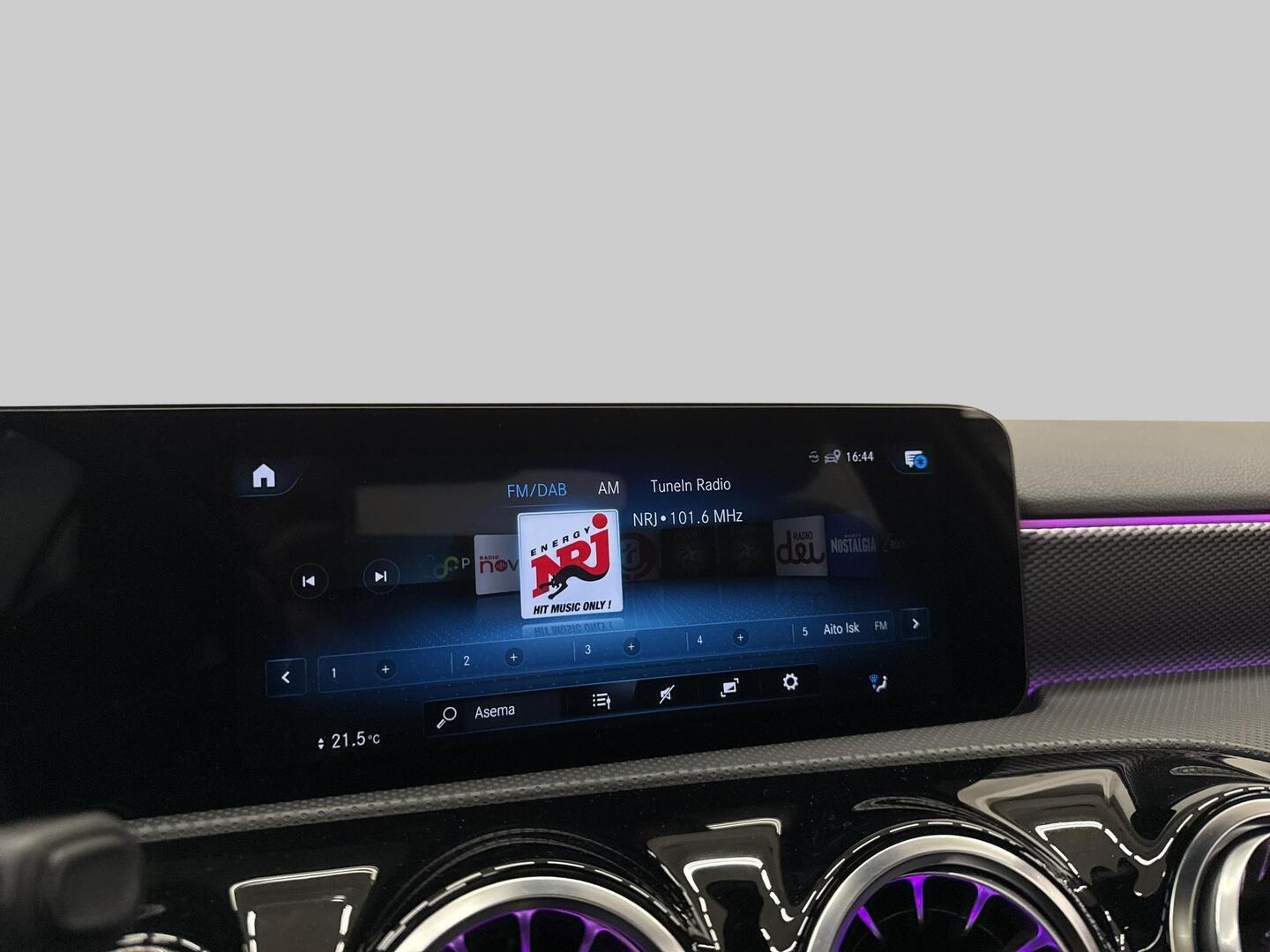 MERCEDES-BENZ A 2023