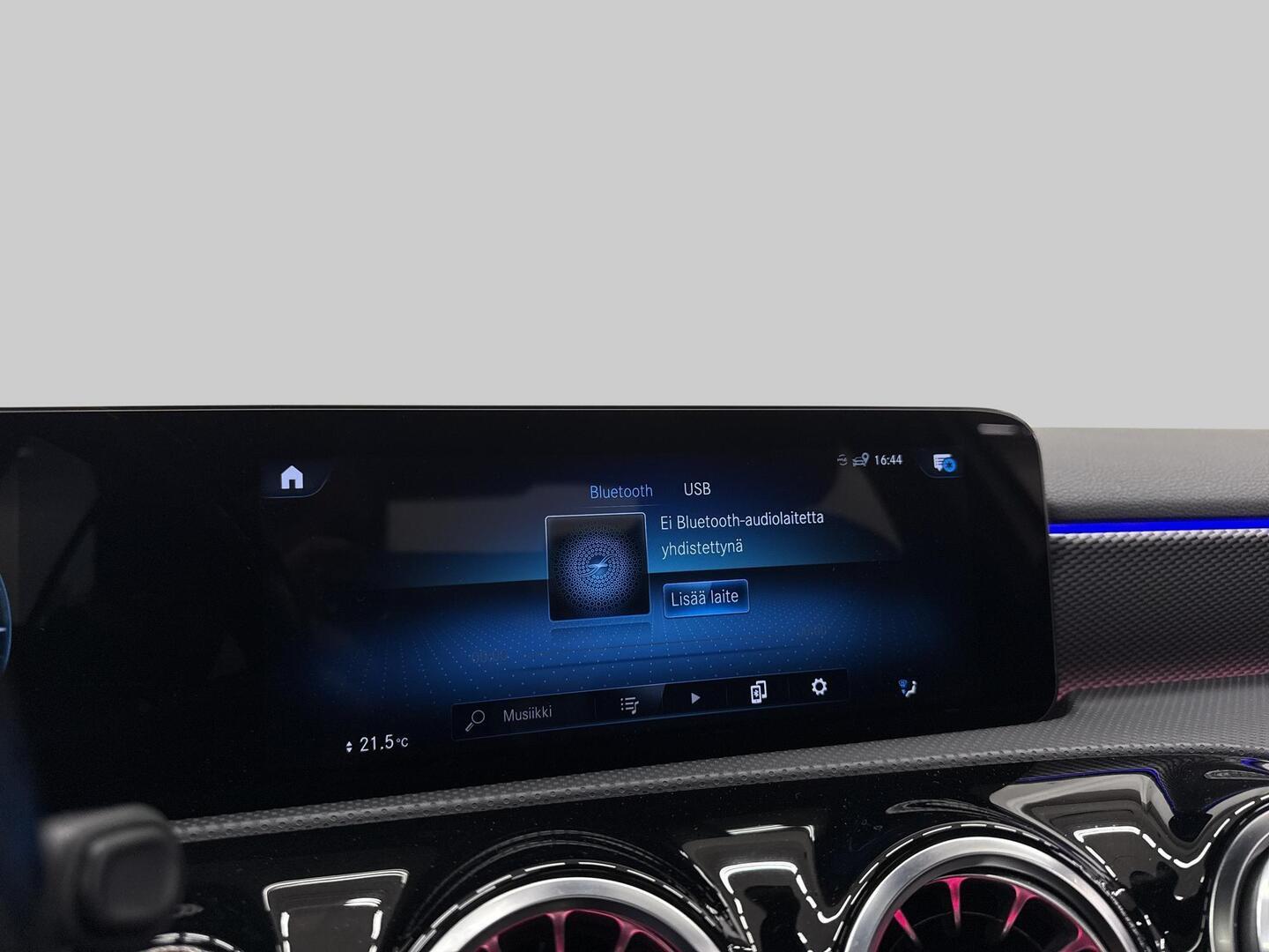 MERCEDES-BENZ A 2023