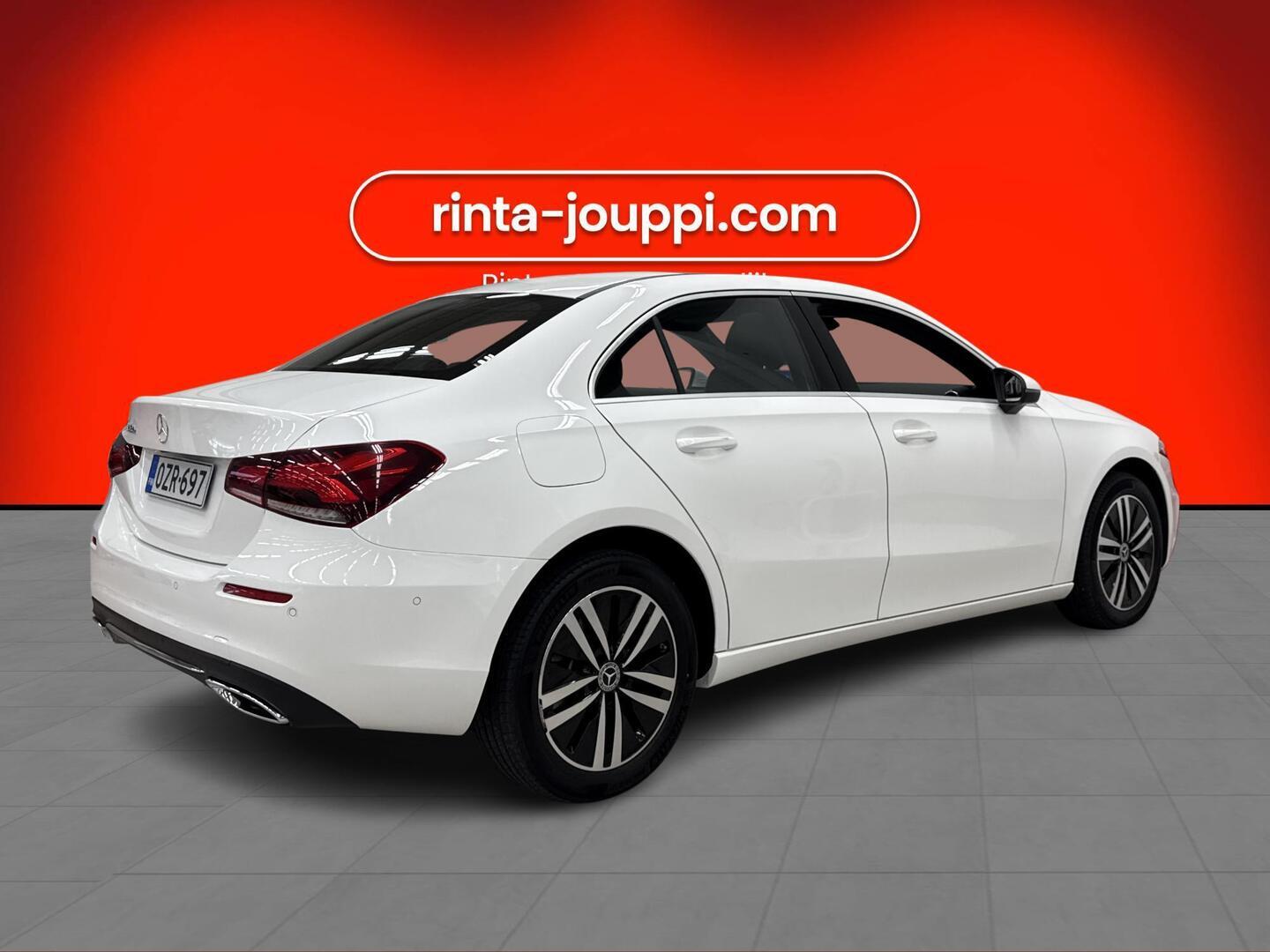 MERCEDES-BENZ A 2023