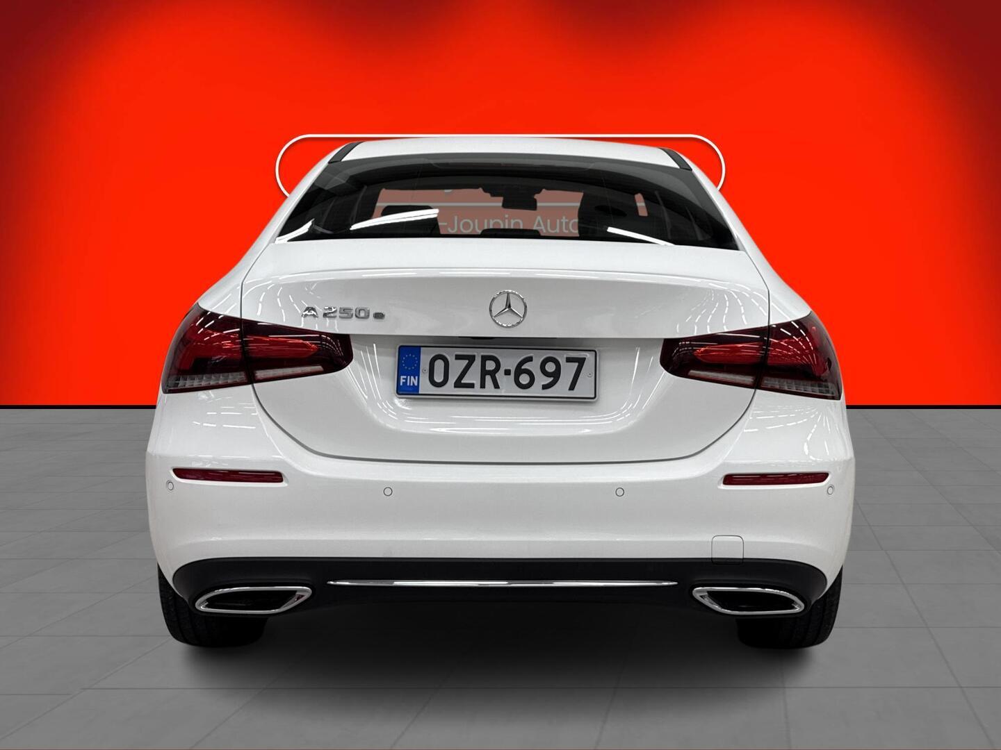 MERCEDES-BENZ A 2023