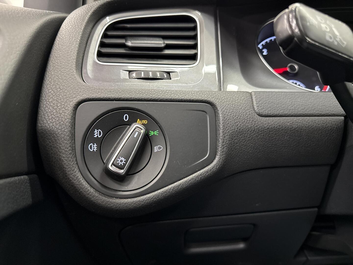 VOLKSWAGEN Golf 2016