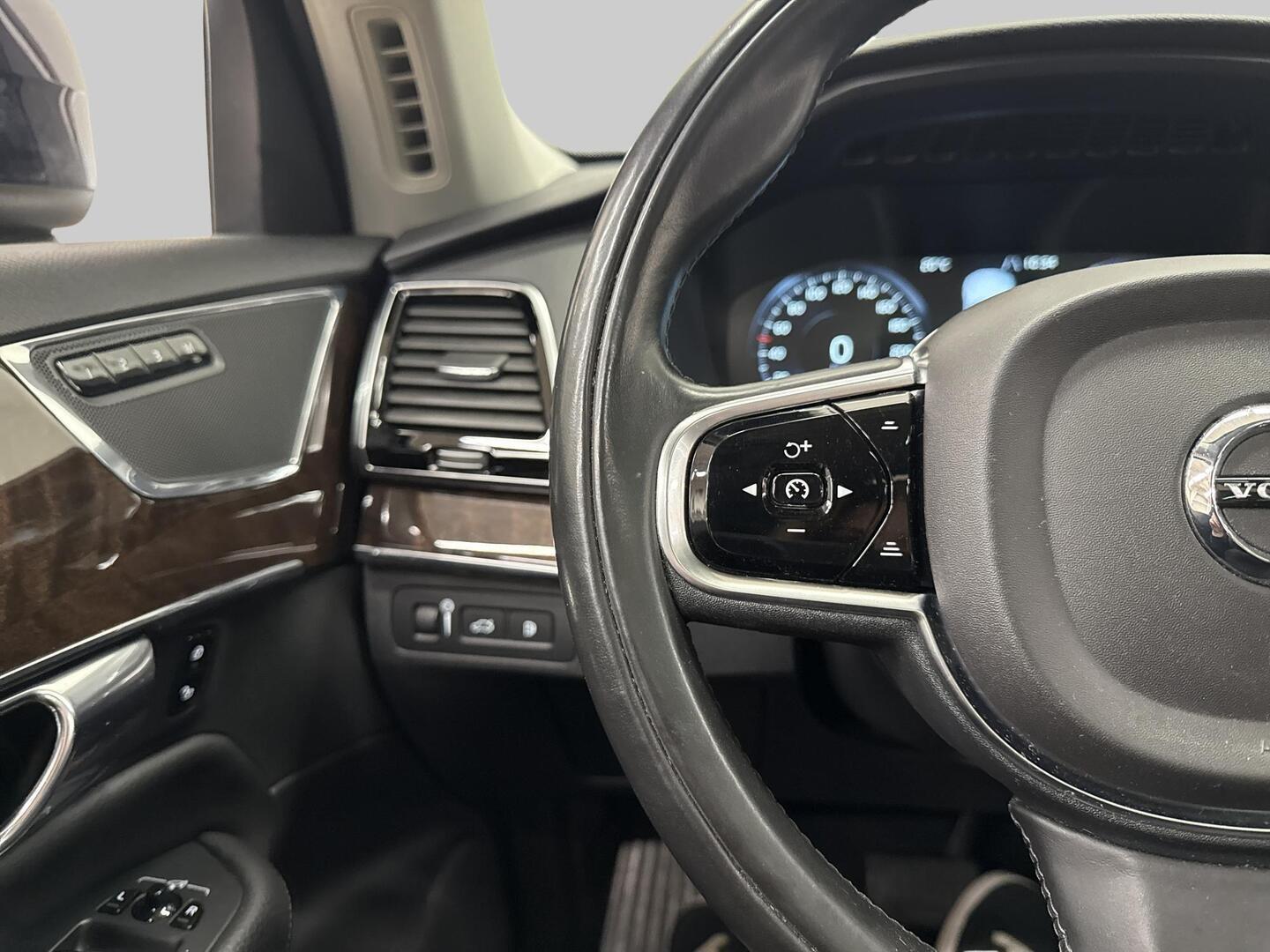 VOLVO XC90 2016