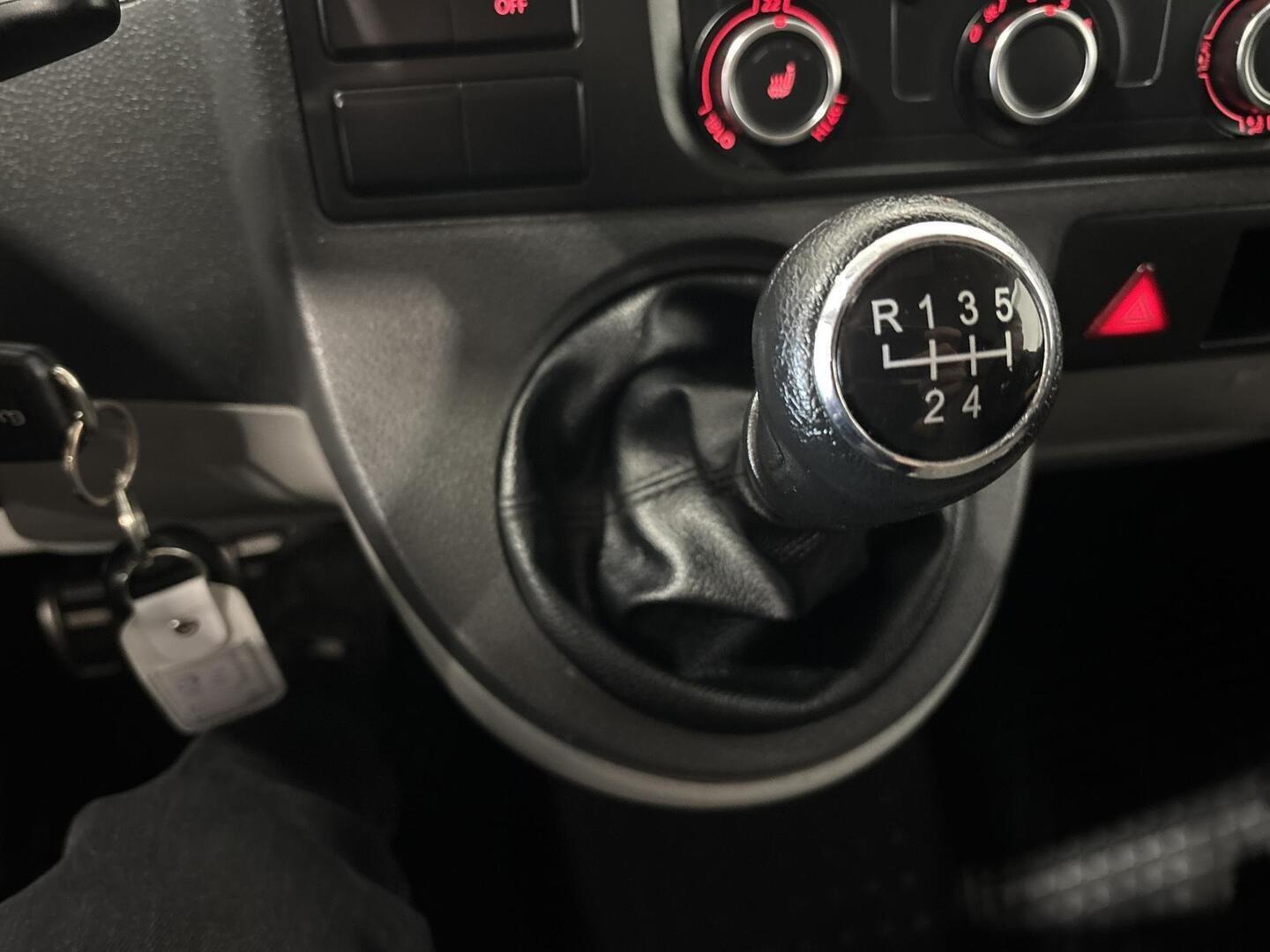 VOLKSWAGEN Transporter 2012