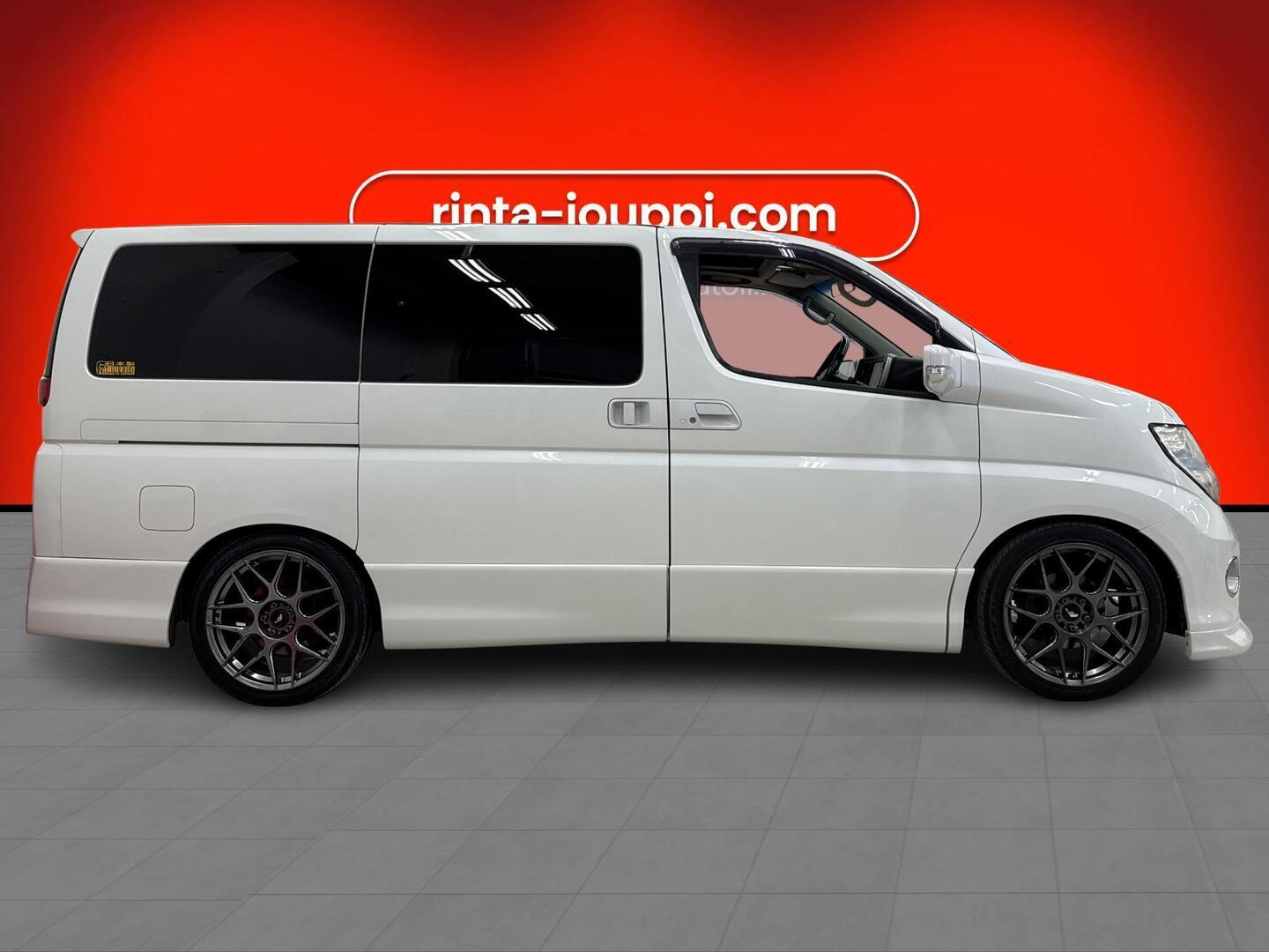 NISSAN ELGRAND 2004