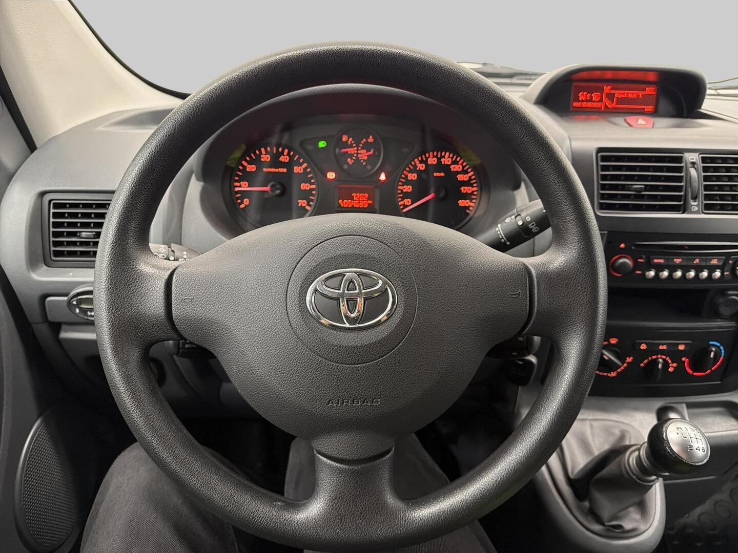 TOYOTA Proace 2013