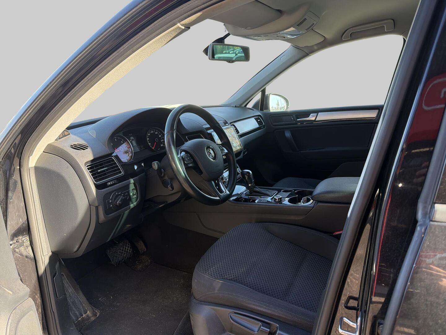 VOLKSWAGEN Touareg 2011