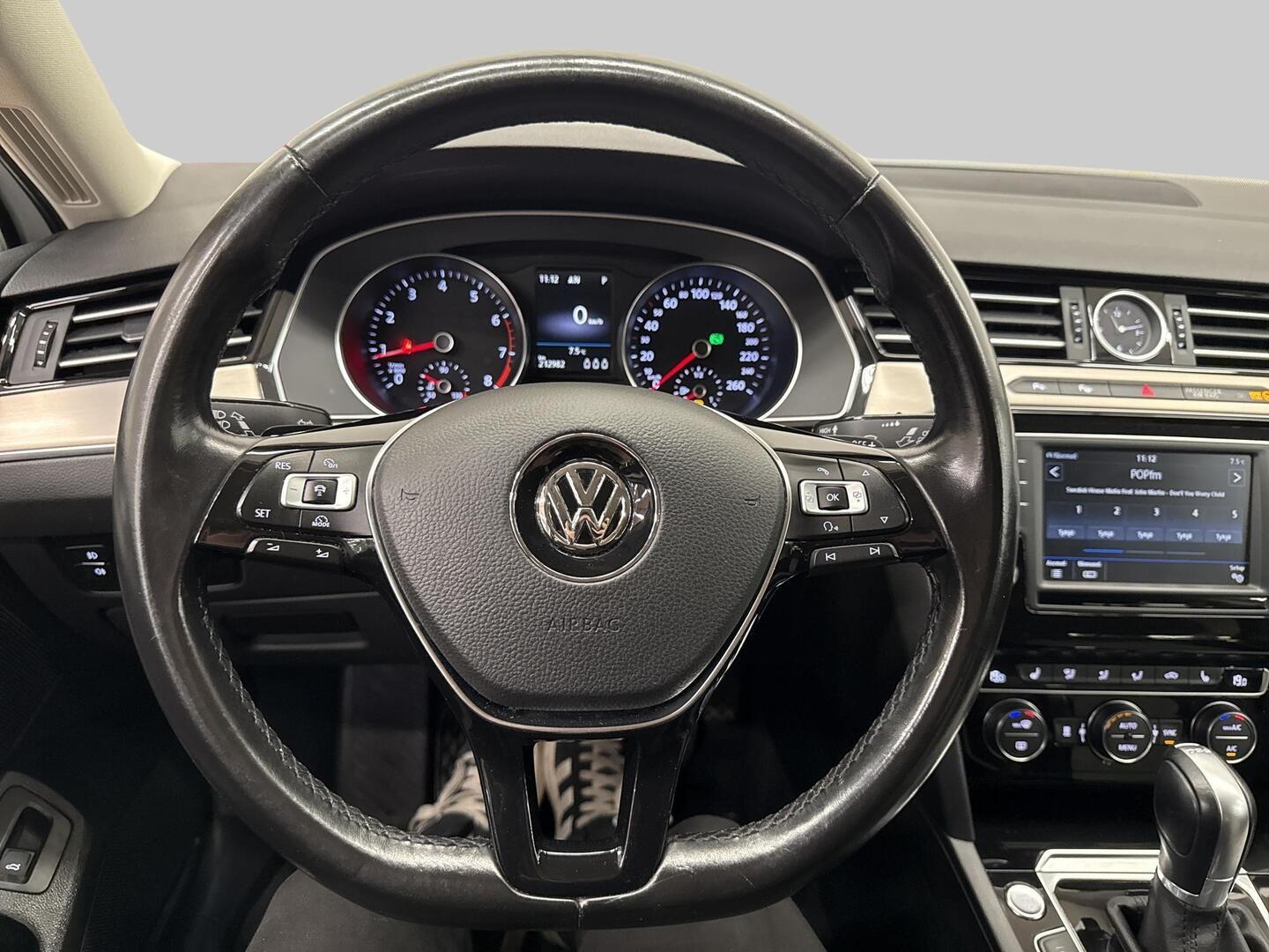 VOLKSWAGEN Passat 2017