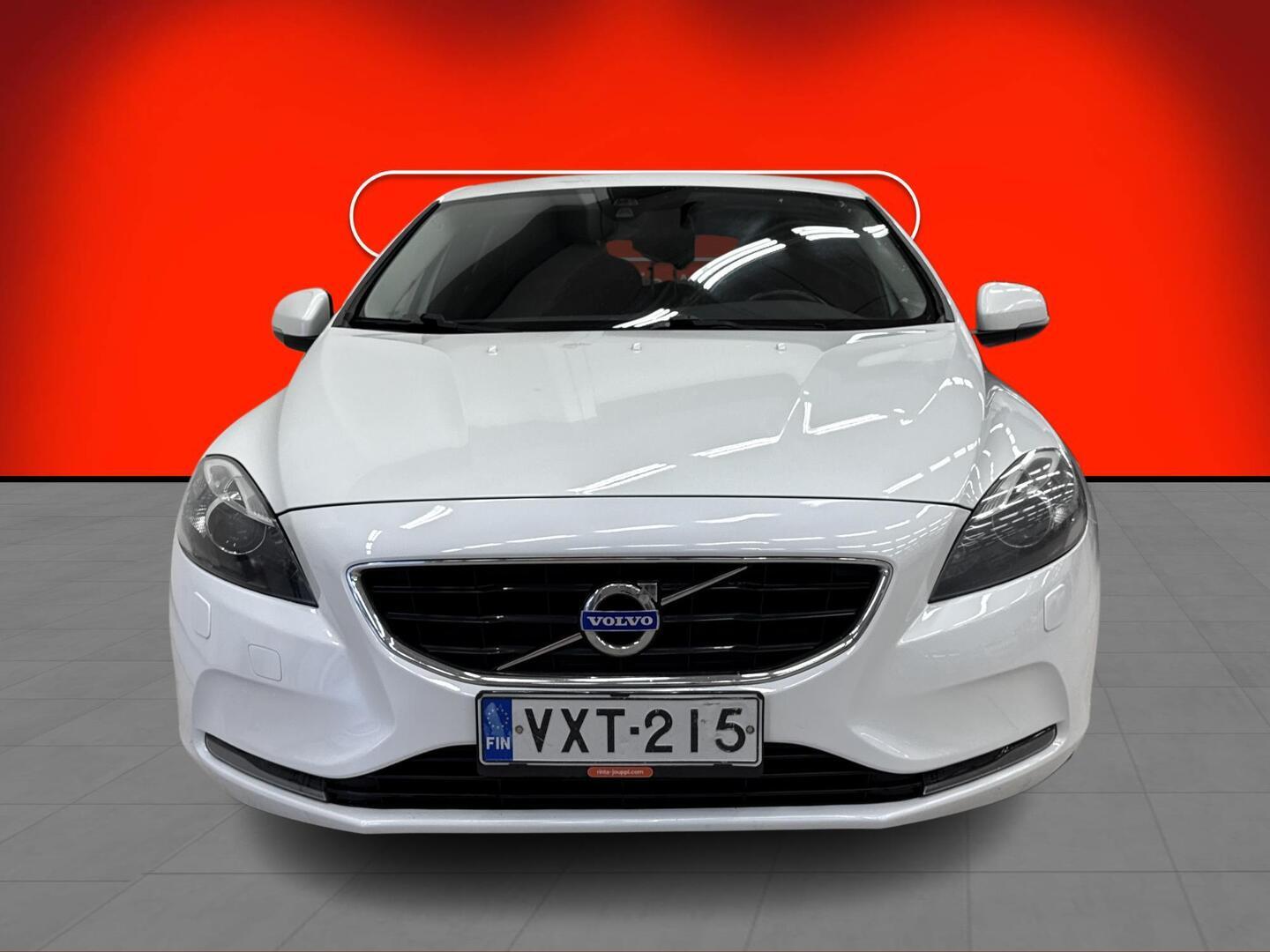 VOLVO V40 2015