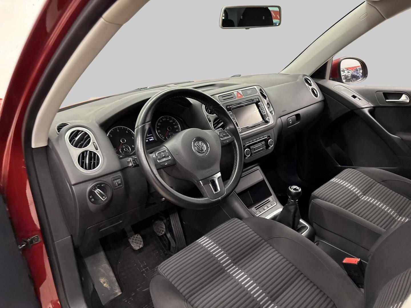 VOLKSWAGEN Tiguan 2011