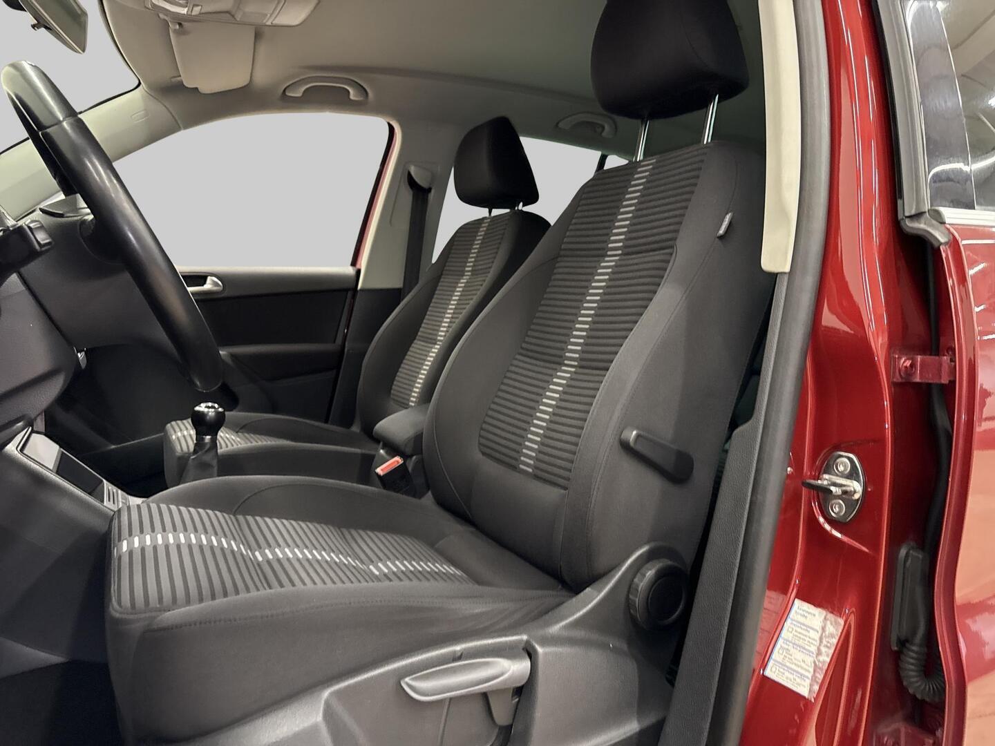 VOLKSWAGEN Tiguan 2011