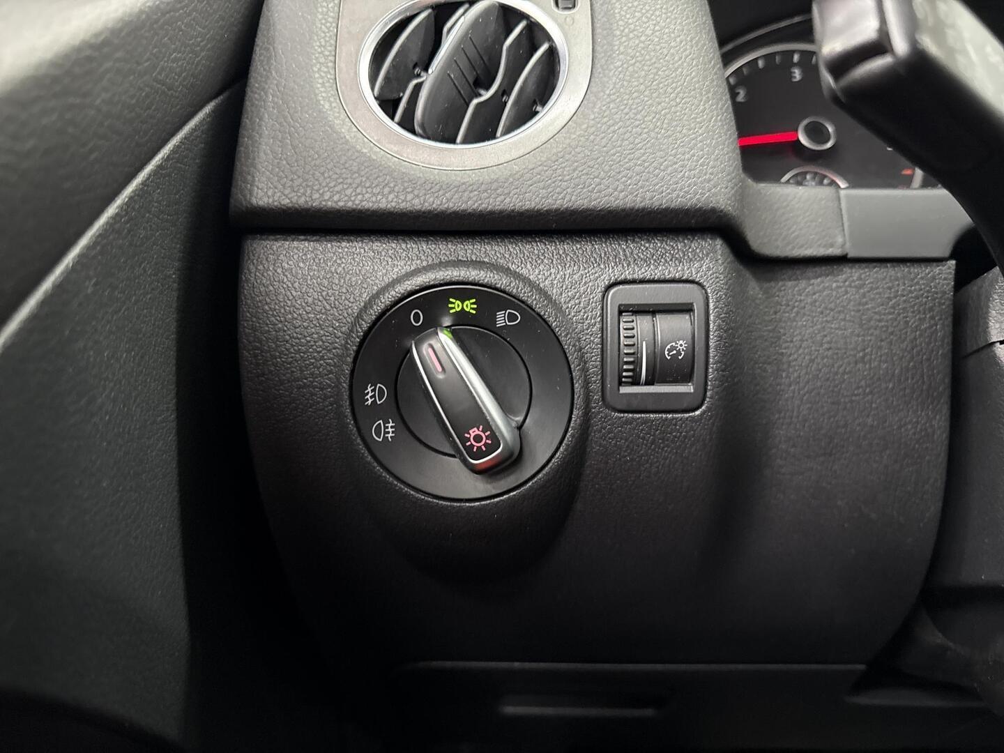 VOLKSWAGEN Tiguan 2011