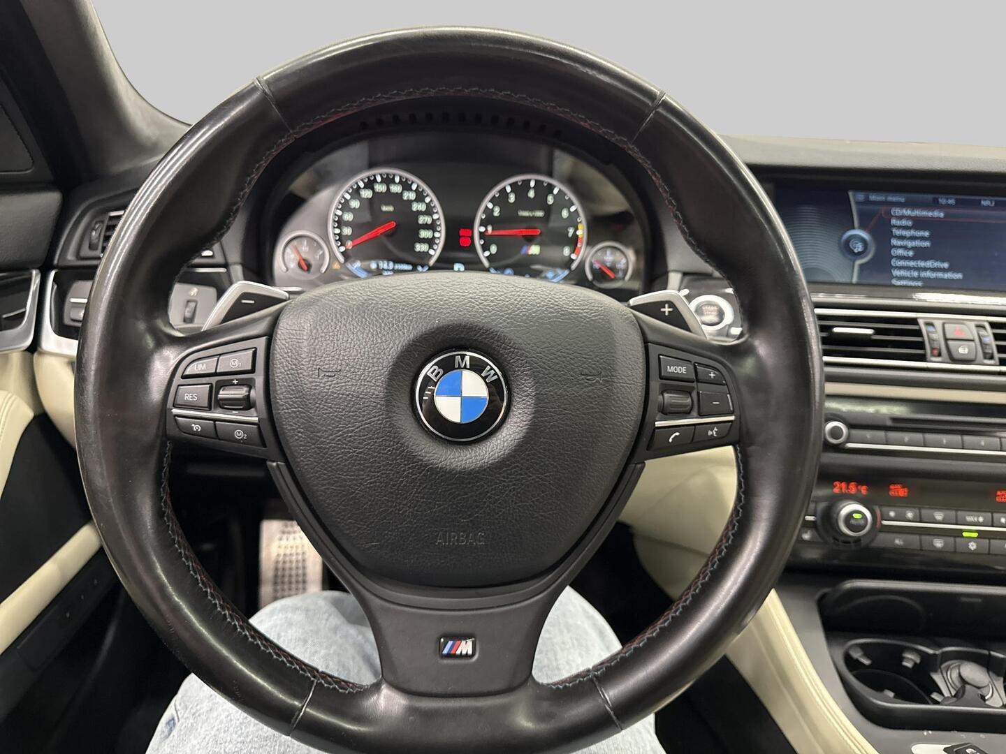 BMW M5 2011