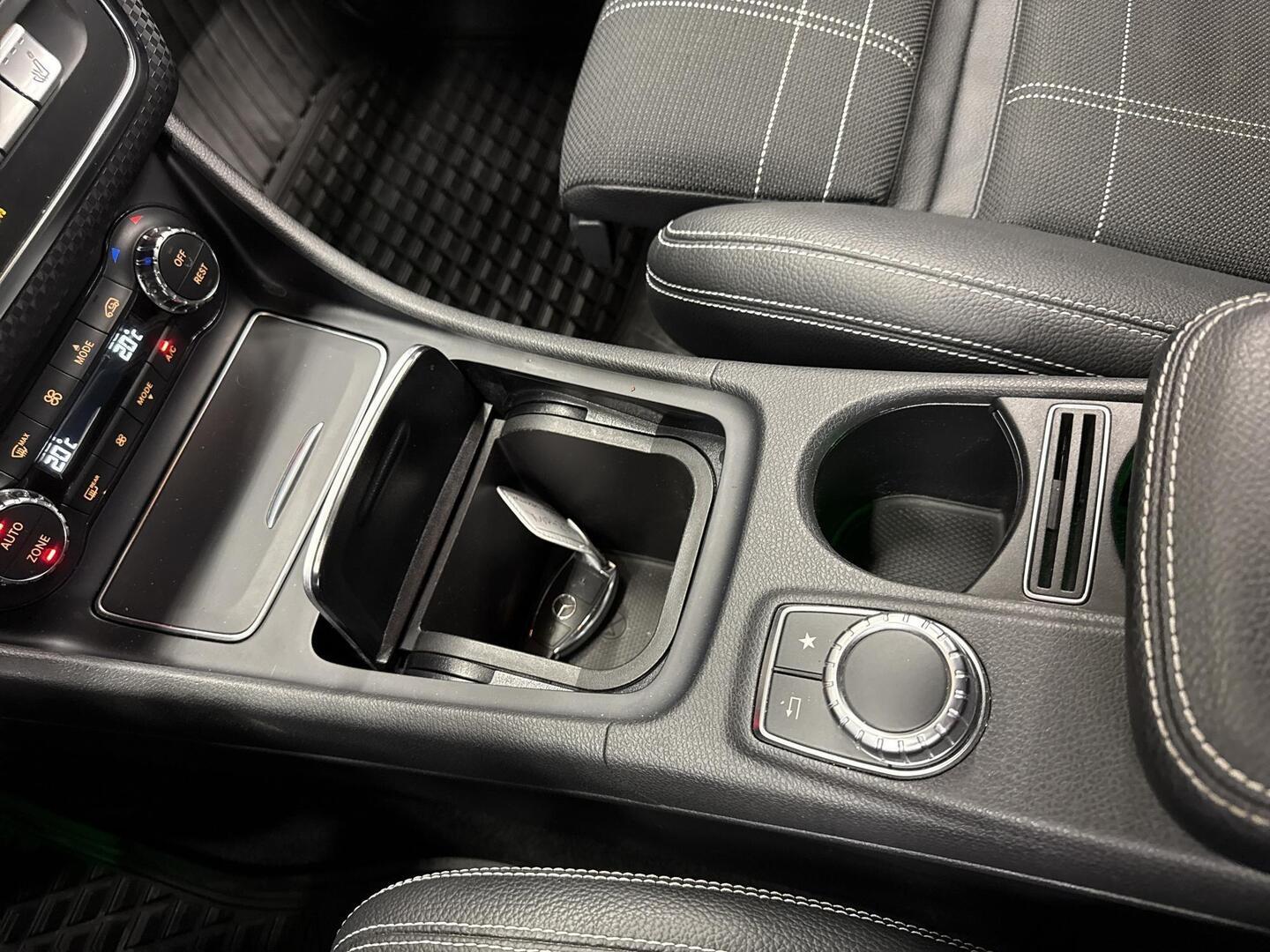 MERCEDES-BENZ A 2016