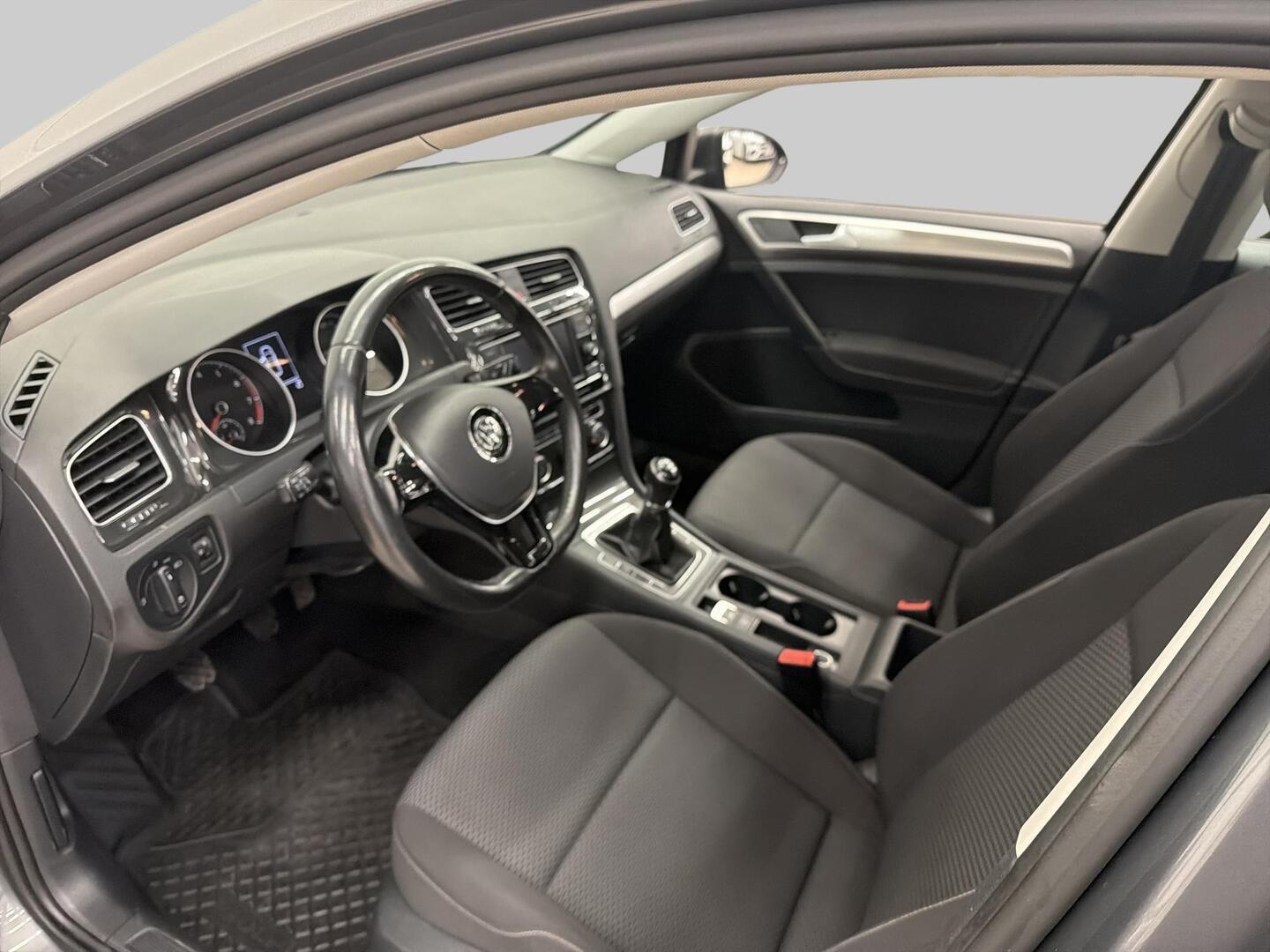 VOLKSWAGEN Golf 2017