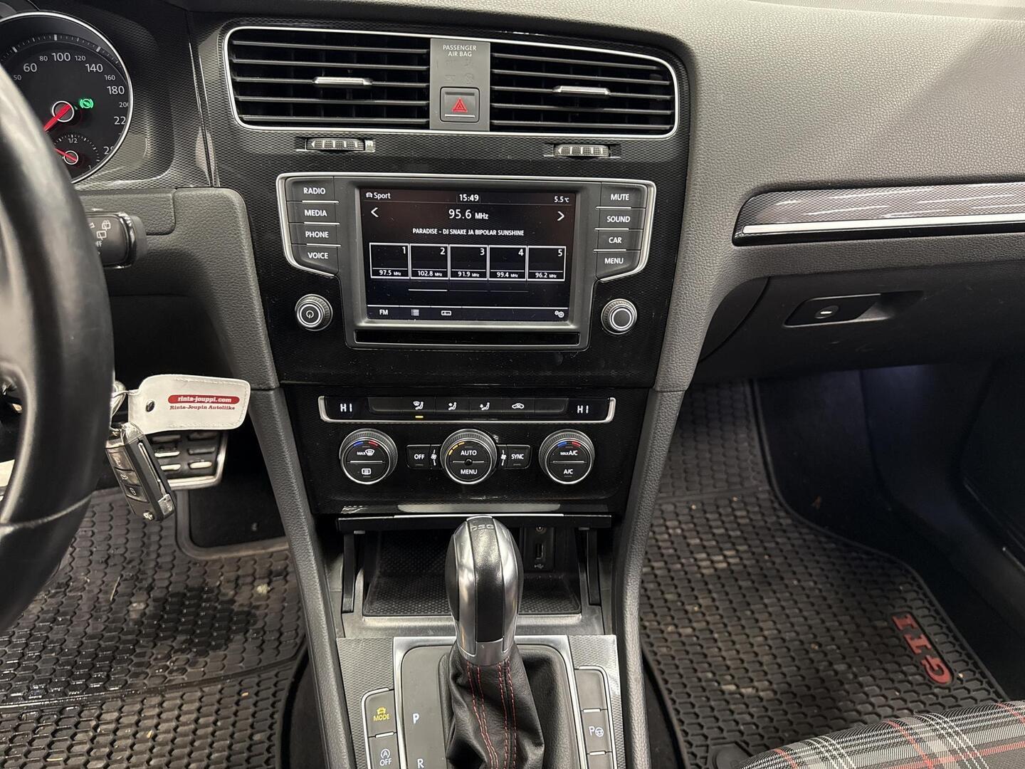 VOLKSWAGEN Golf 2015