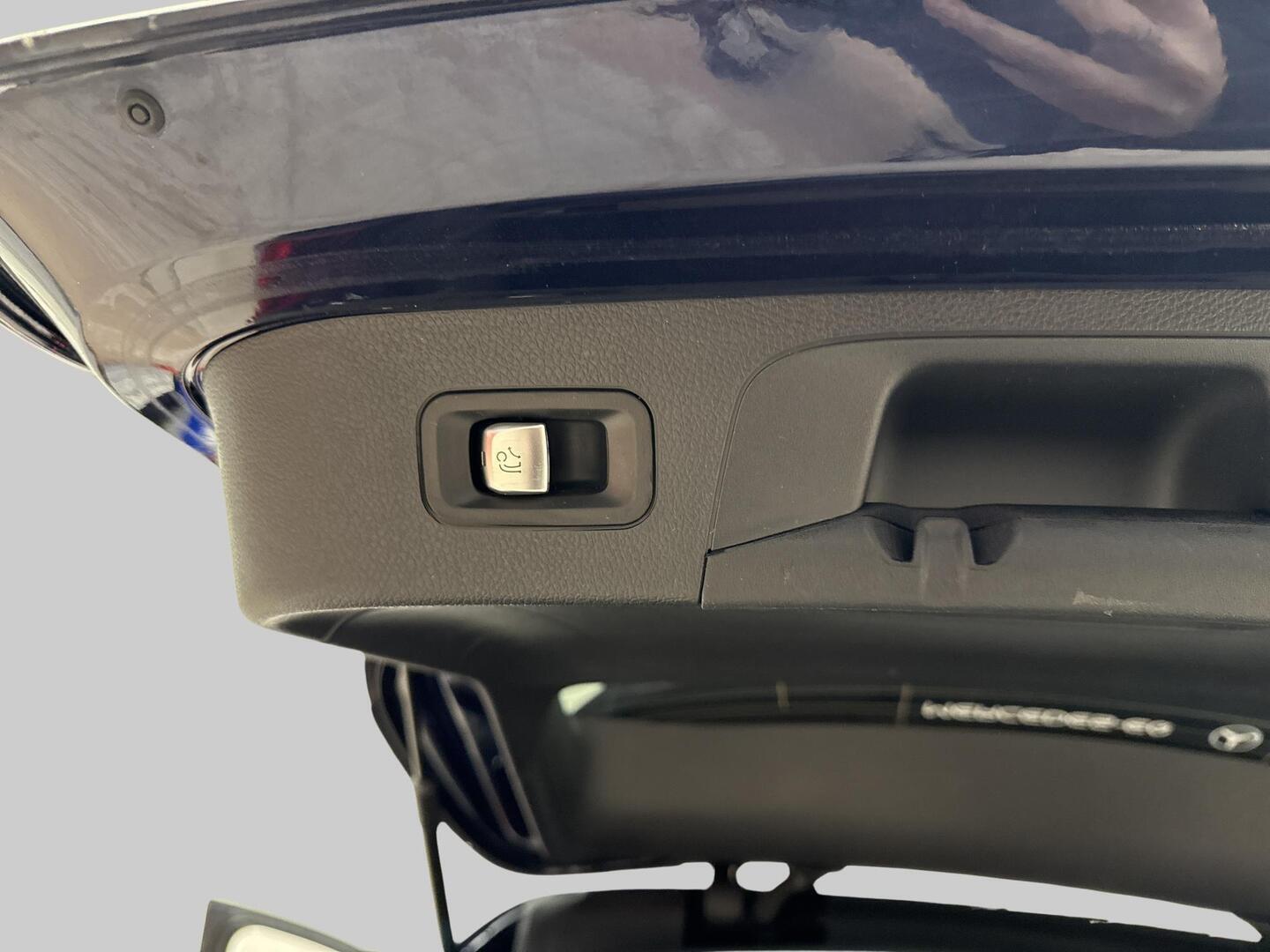 MERCEDES-BENZ EQC 2021