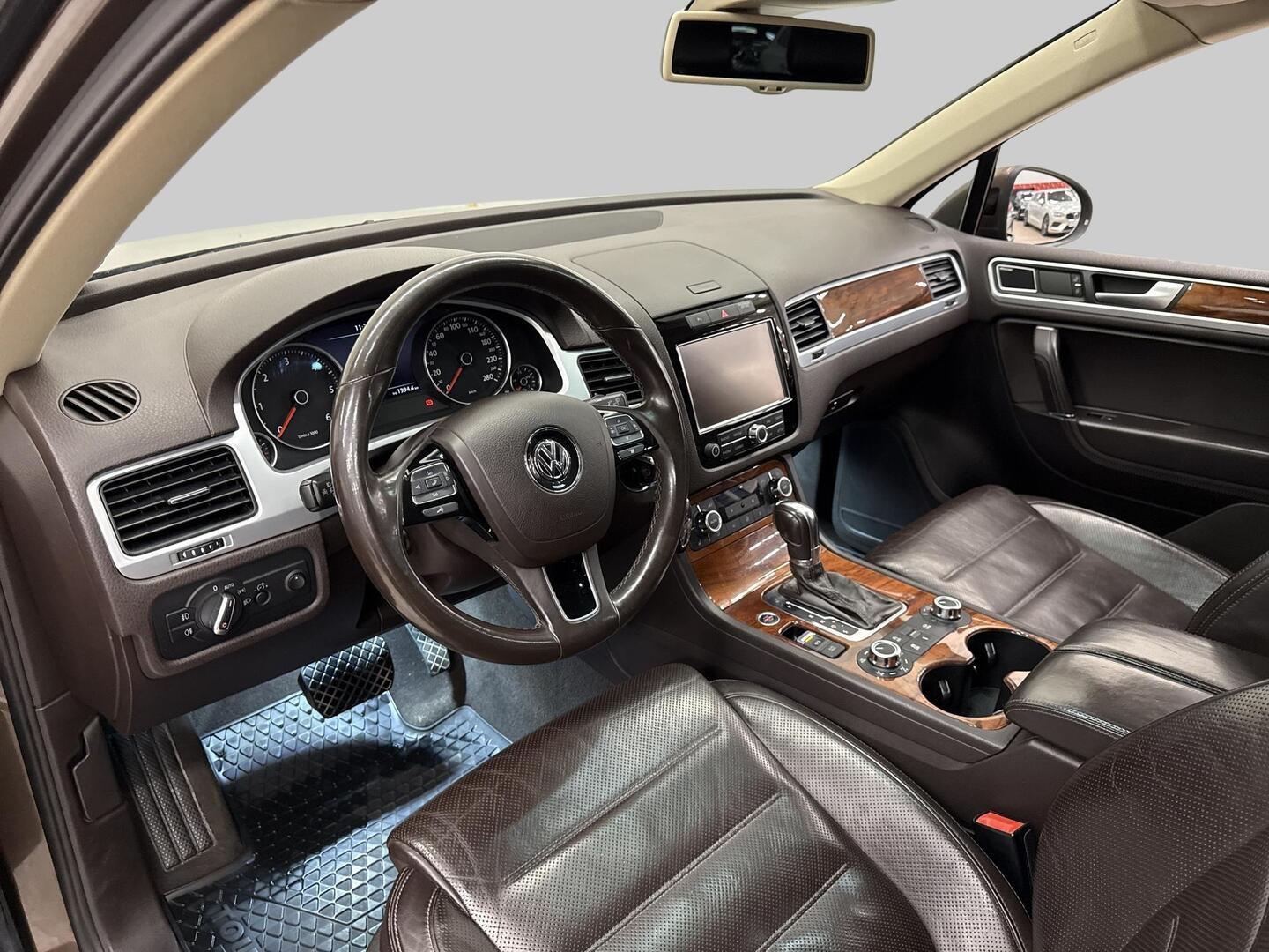 VOLKSWAGEN Touareg 2011