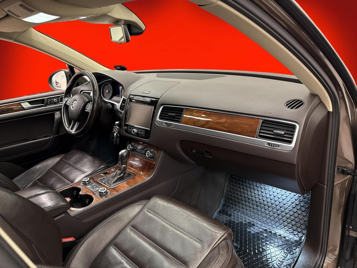 VOLKSWAGEN Touareg 2011