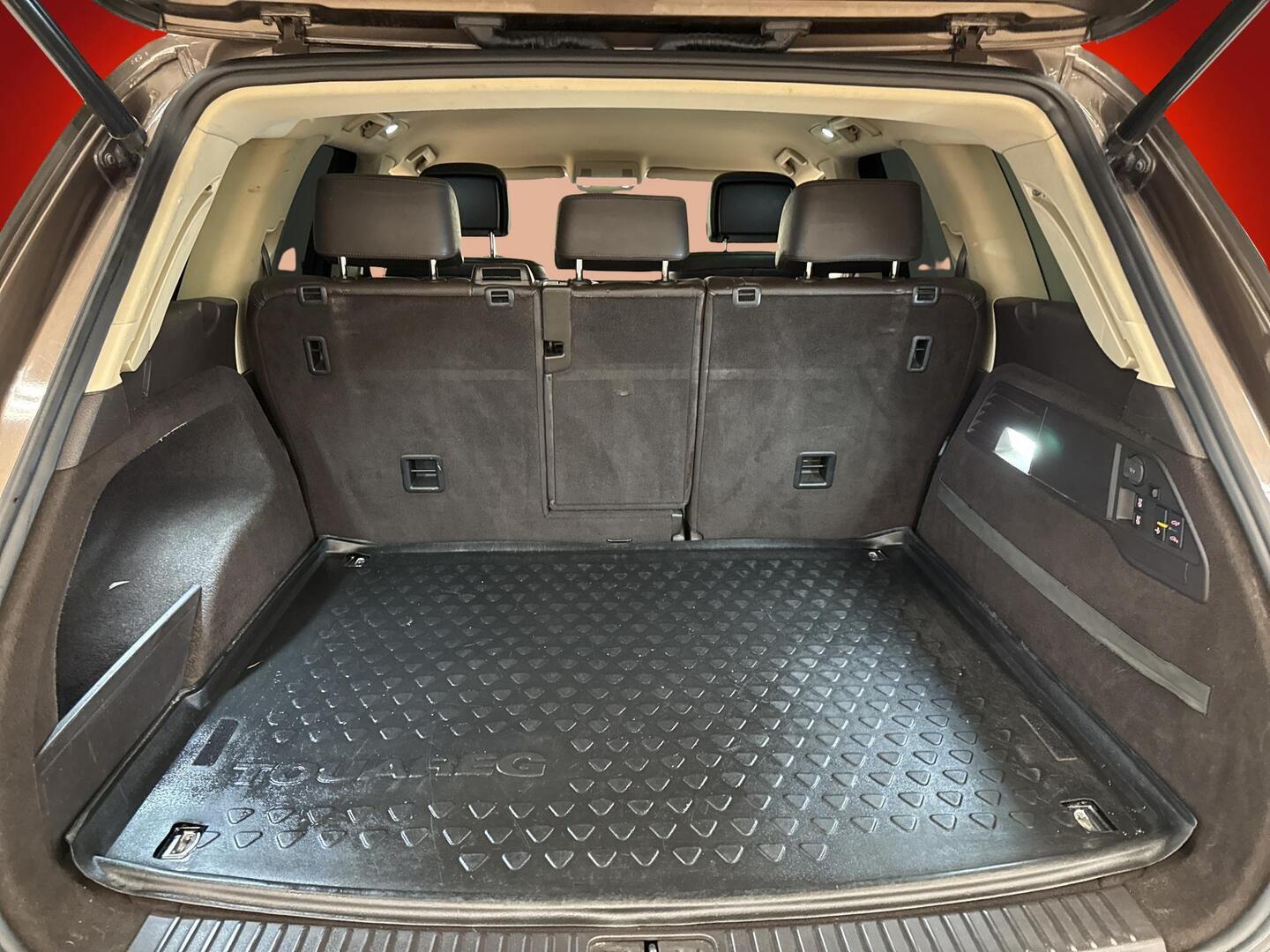 VOLKSWAGEN Touareg 2011
