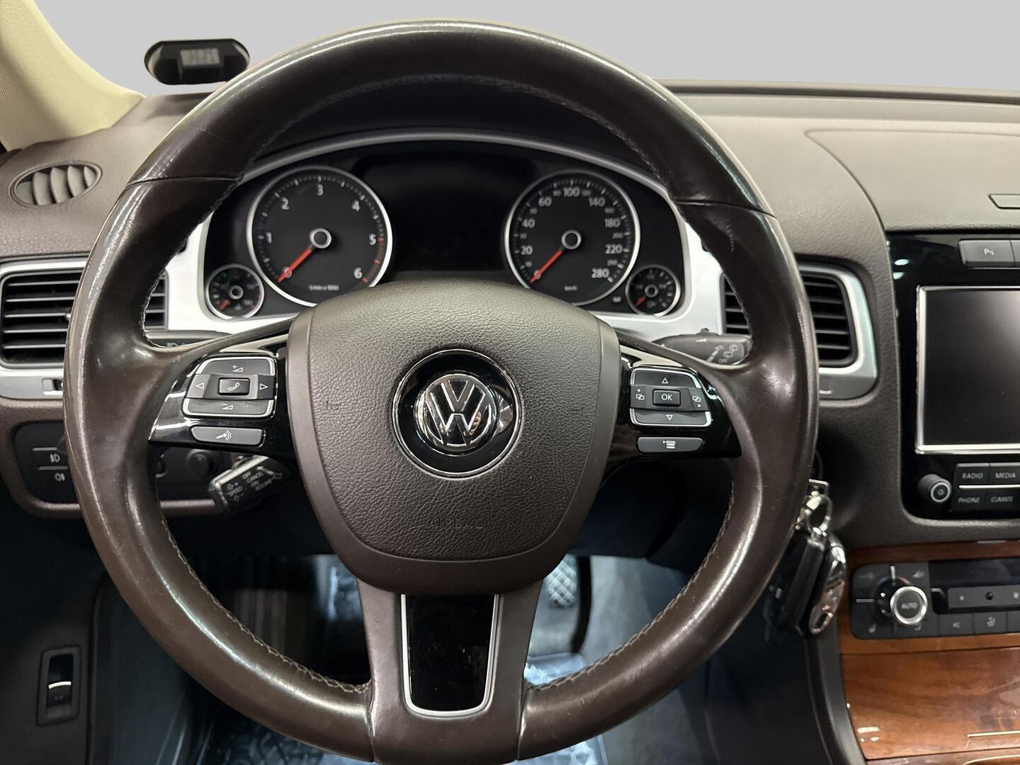 VOLKSWAGEN Touareg 2011