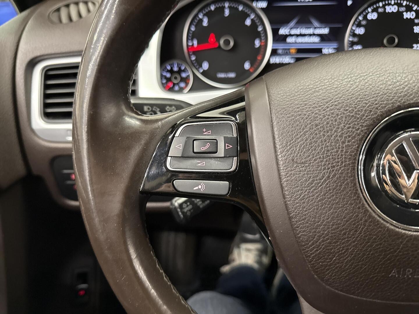 VOLKSWAGEN Touareg 2011