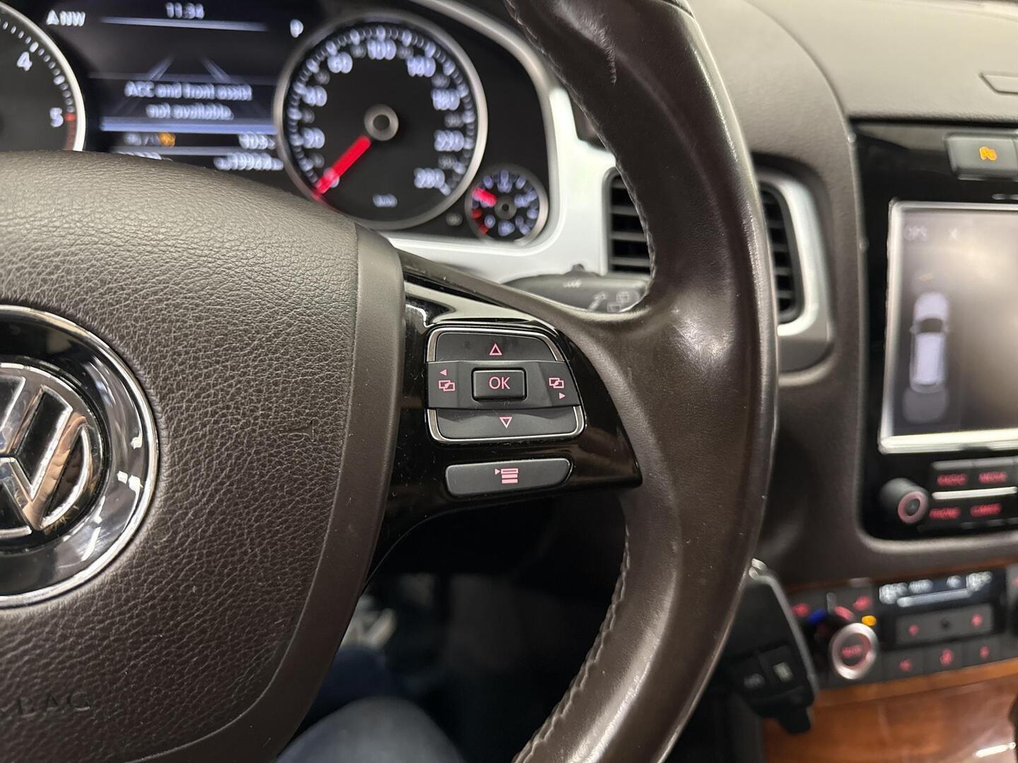 VOLKSWAGEN Touareg 2011