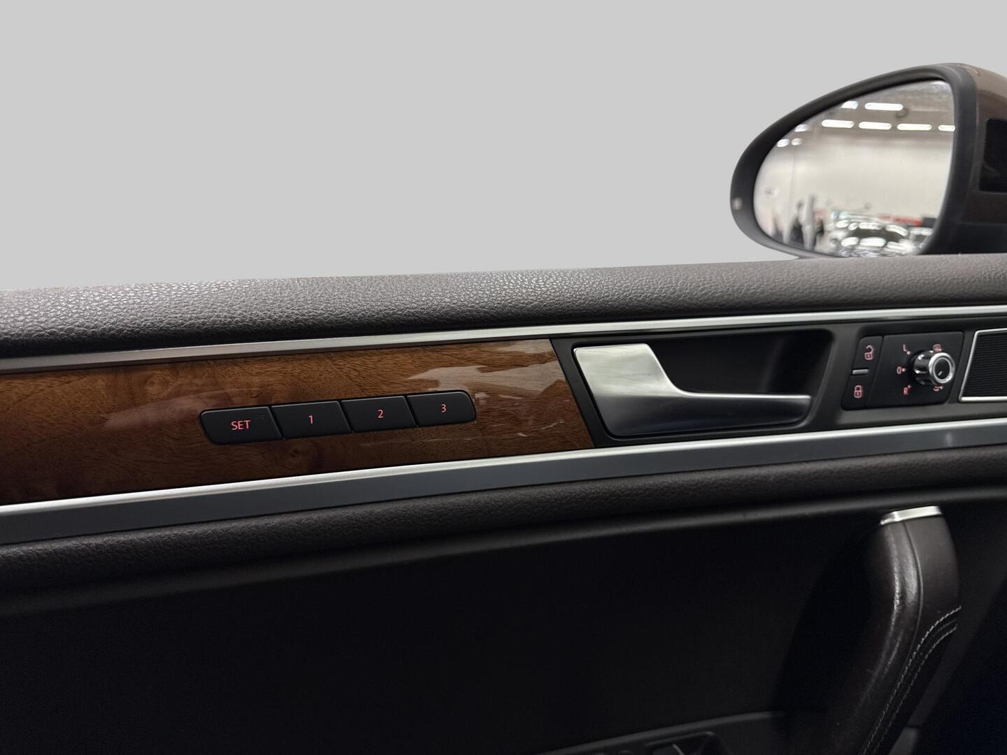 VOLKSWAGEN Touareg 2011