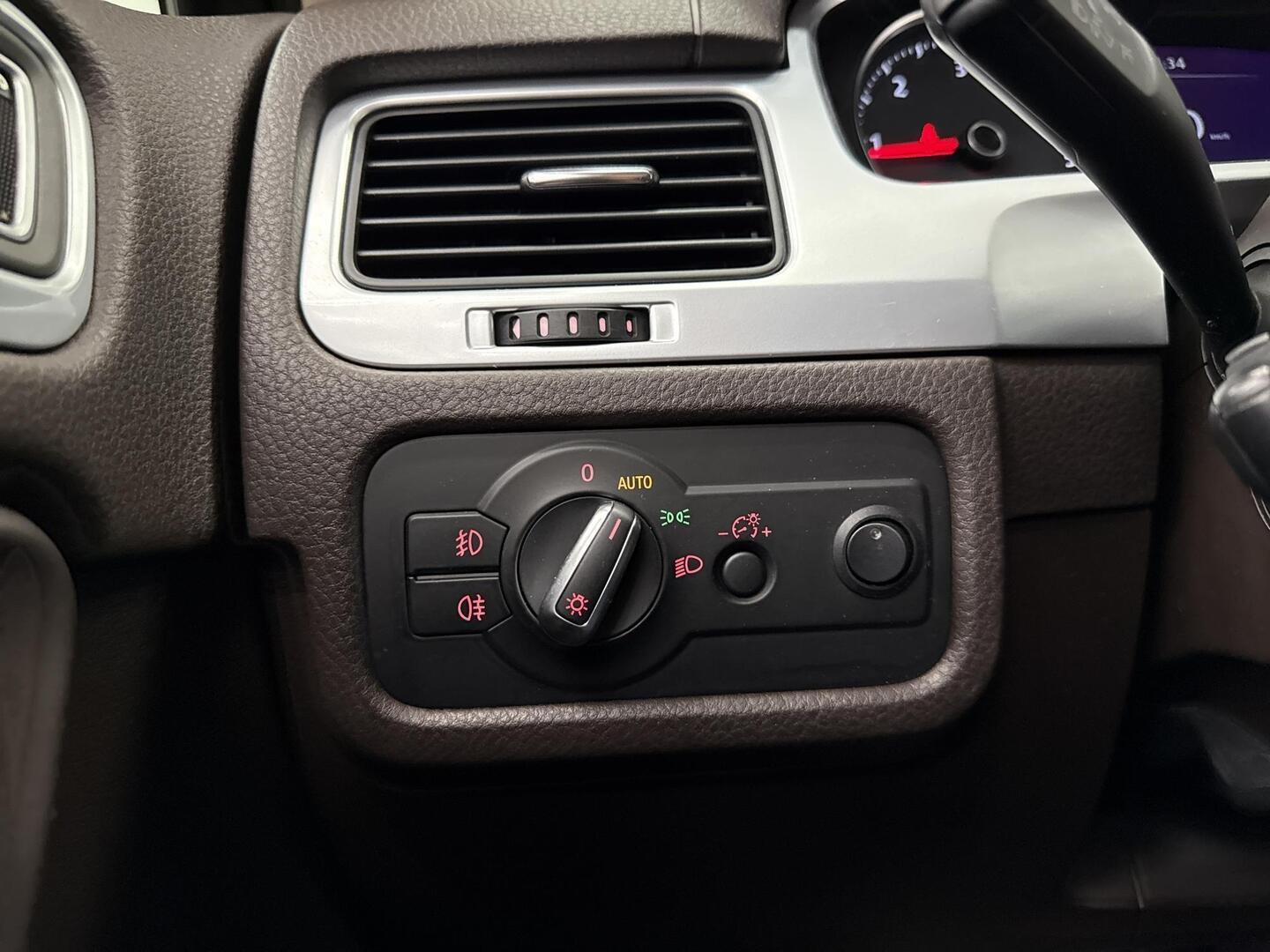 VOLKSWAGEN Touareg 2011