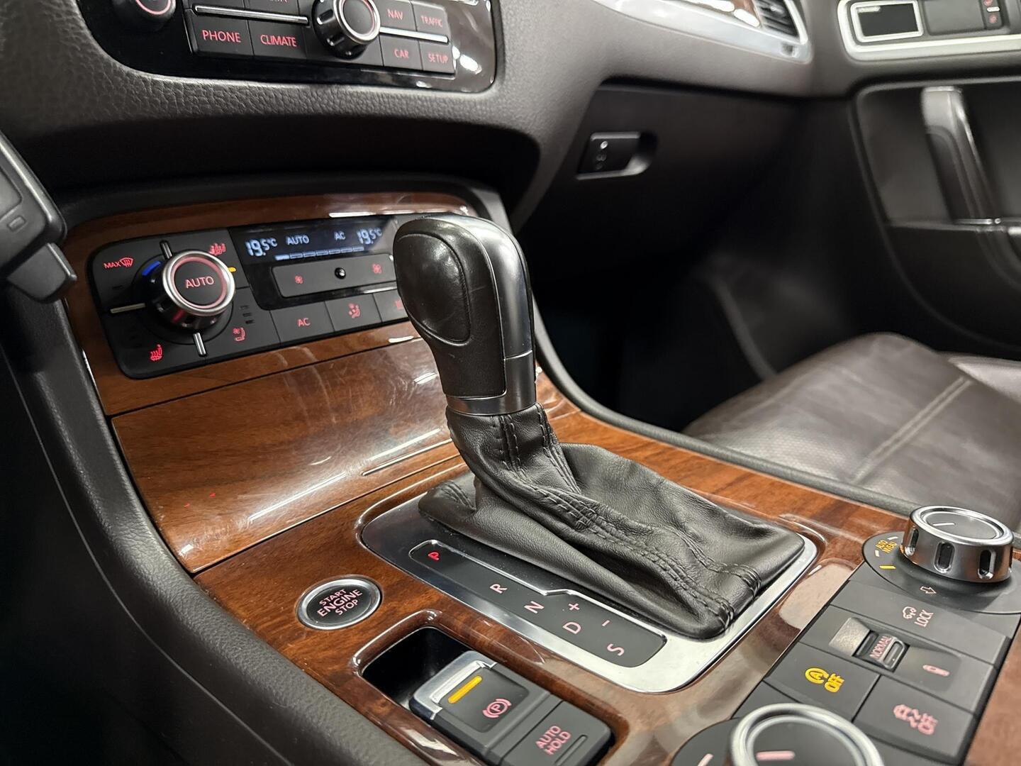 VOLKSWAGEN Touareg 2011