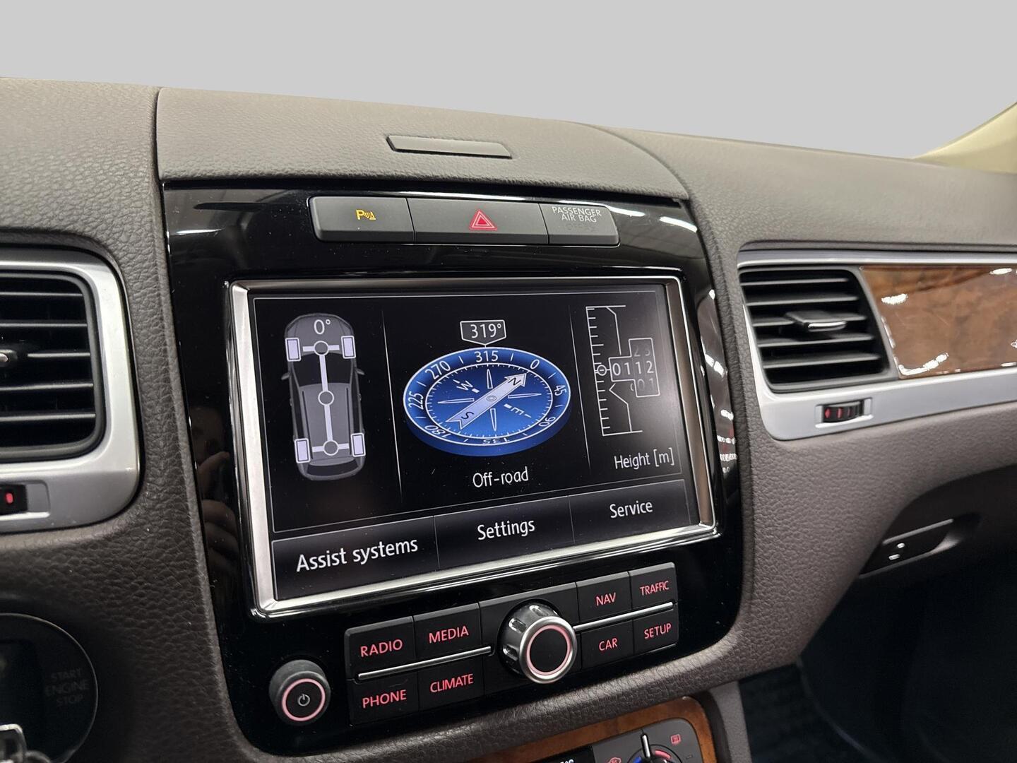 VOLKSWAGEN Touareg 2011