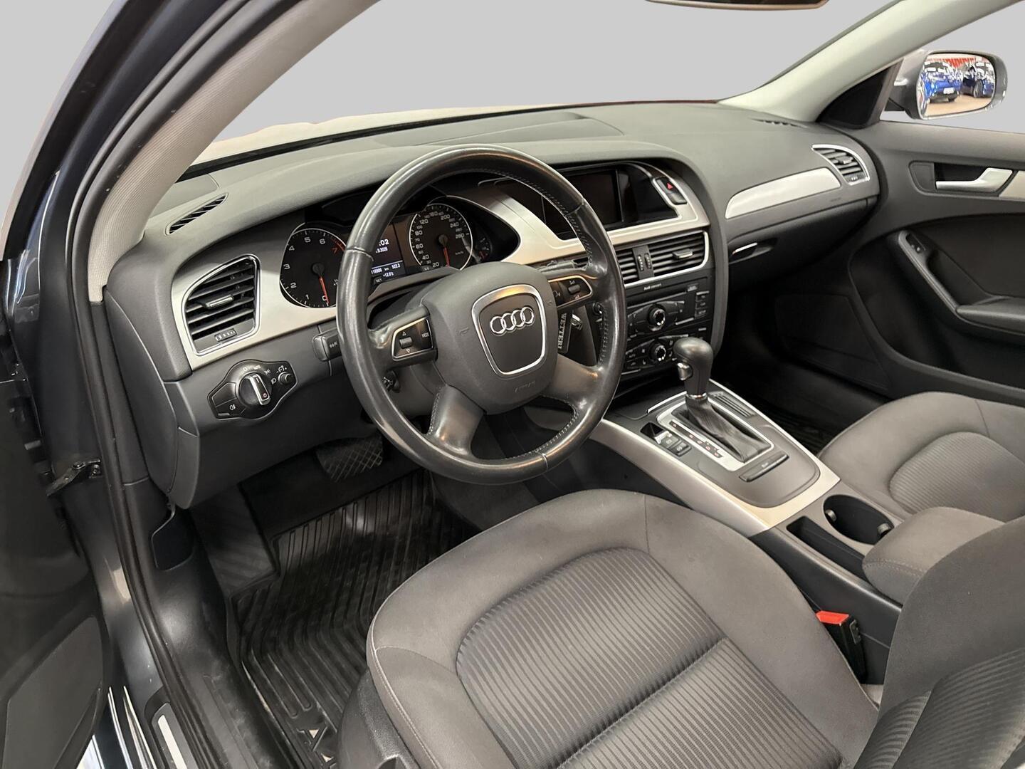 AUDI A4 2011
