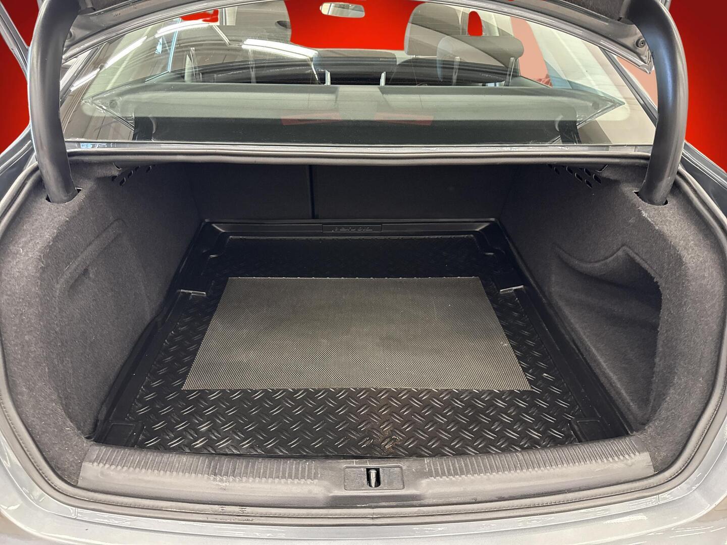 AUDI A4 2011