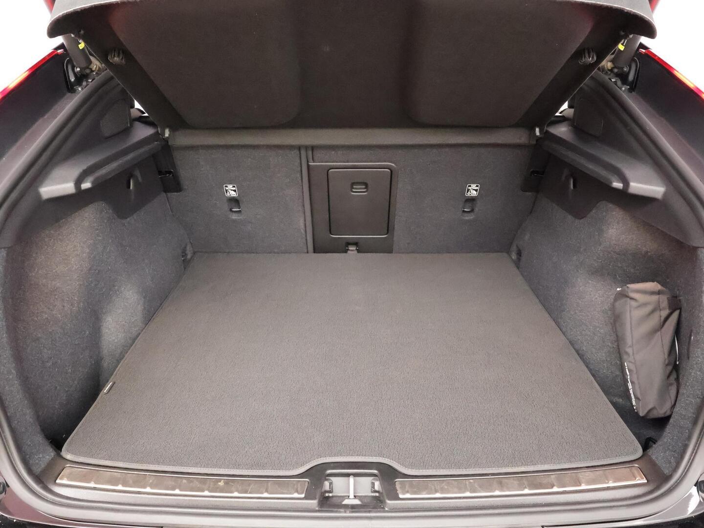 VOLVO C40 2024