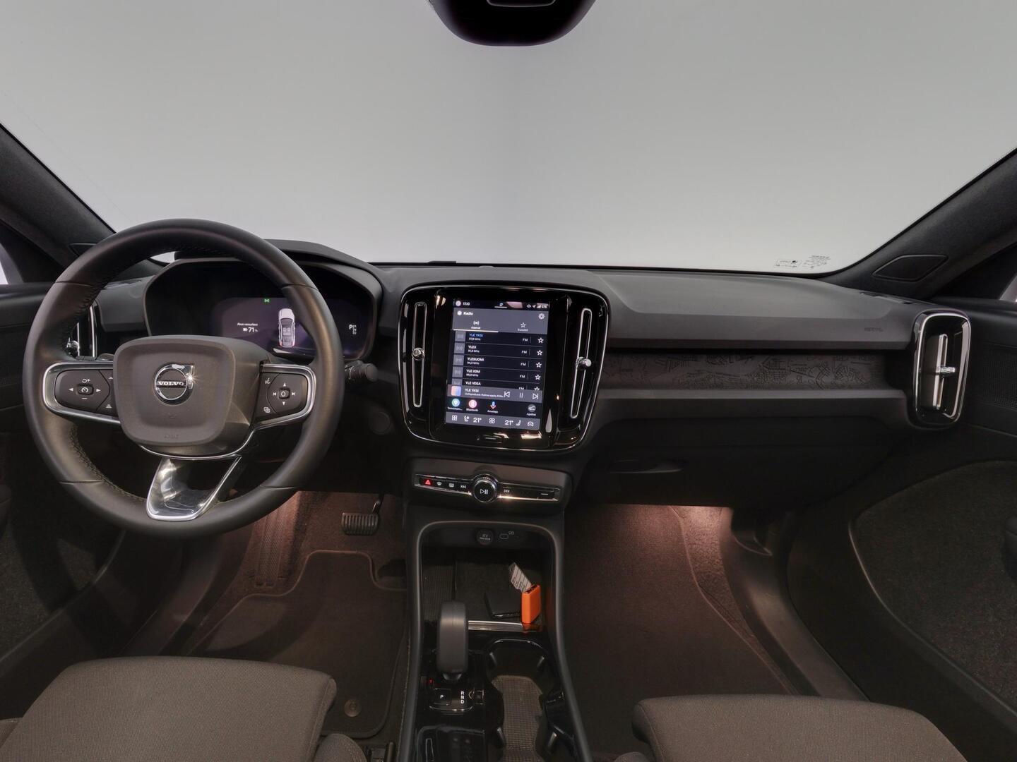 VOLVO C40 2024