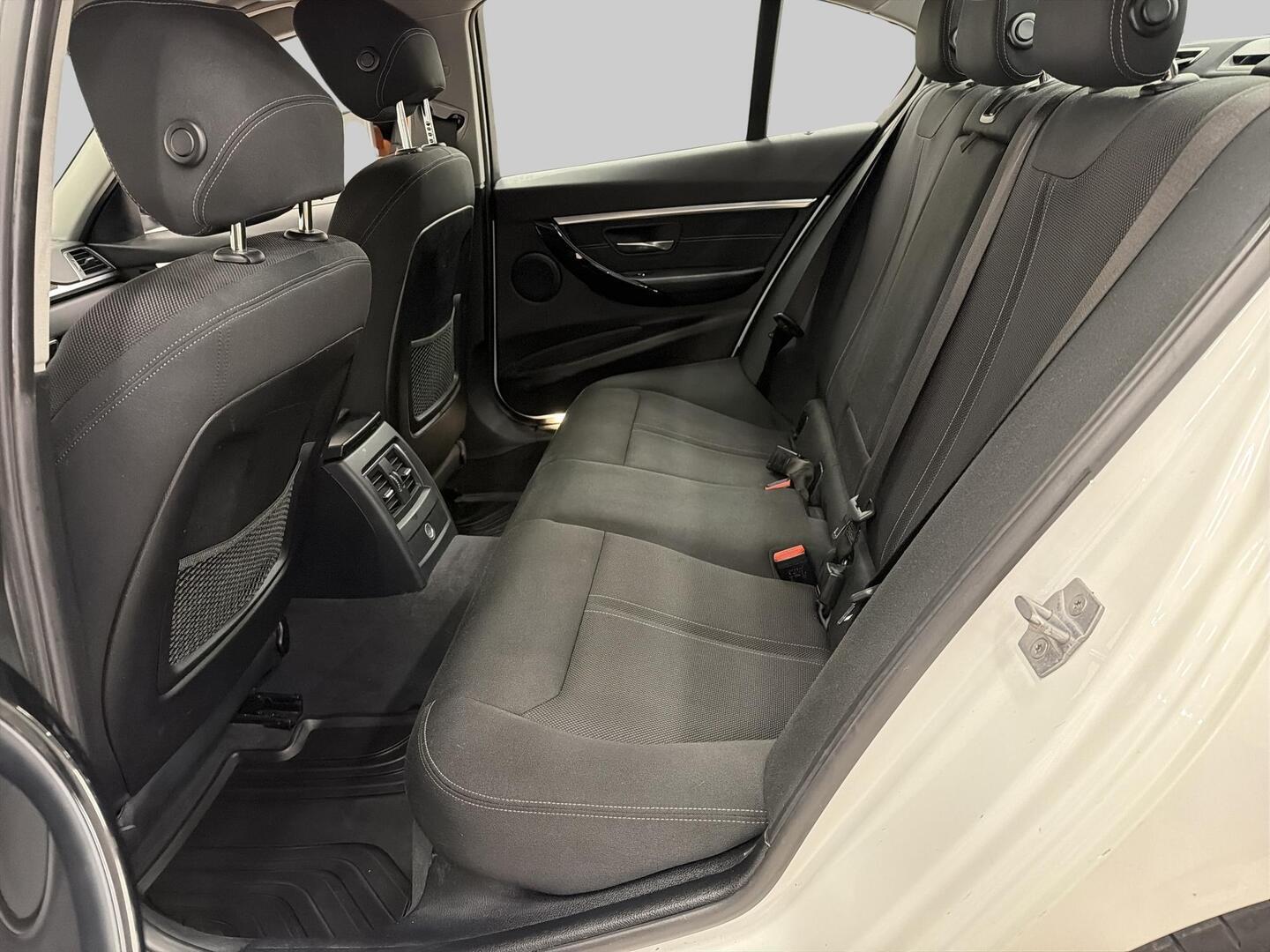 BMW 330 2018
