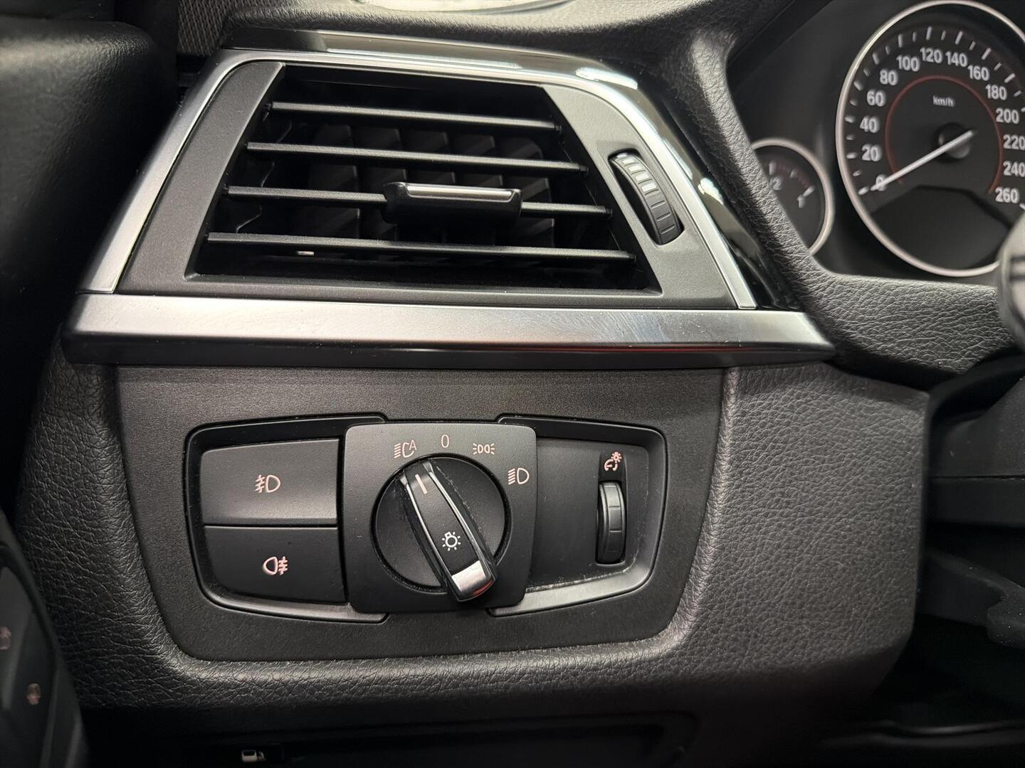 BMW 330 2018