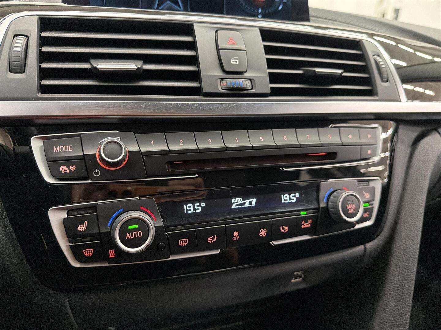BMW 330 2018